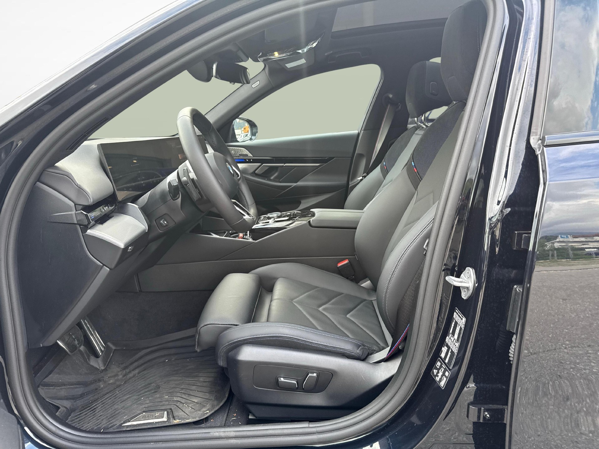 BMW 520d xDrive Touring-image-9