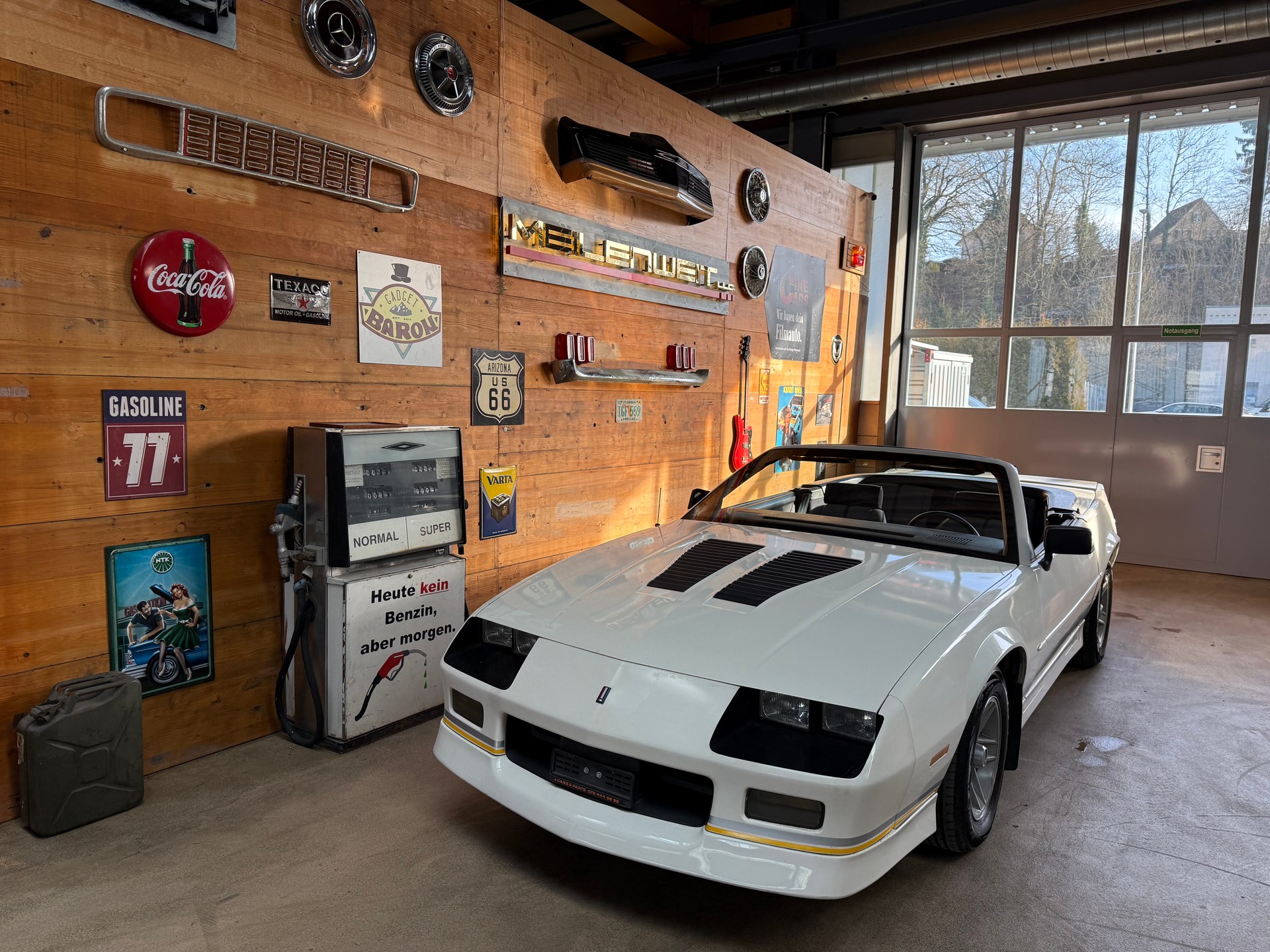 CHEVROLET Camaro 5.0 TBI IROC-Z Convertible-image-6