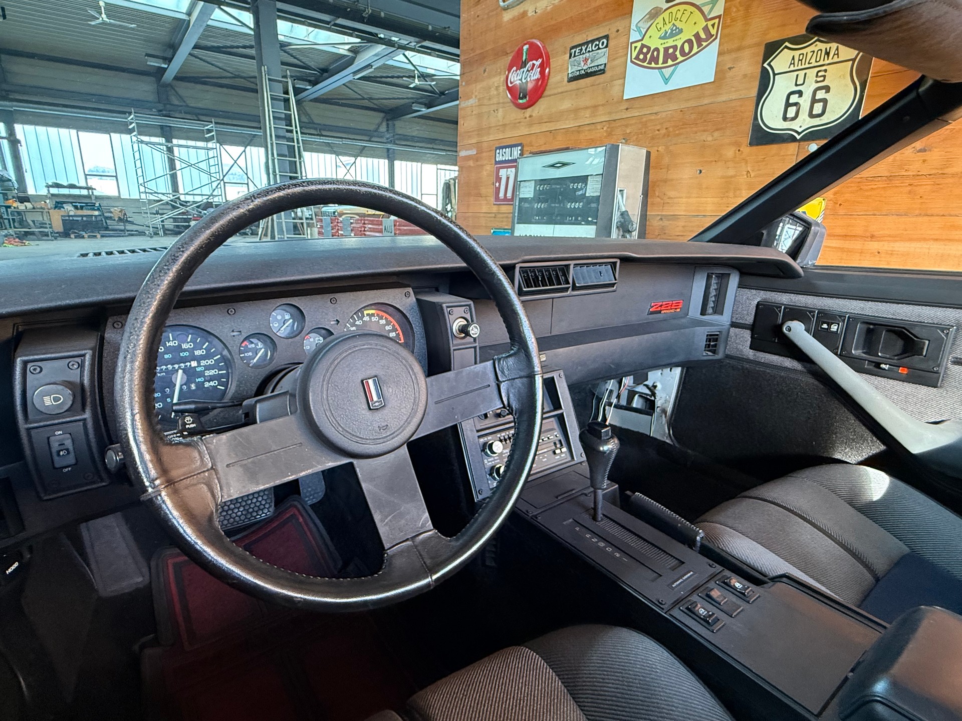 CHEVROLET Camaro 5.0 TBI IROC-Z Convertible-image-7