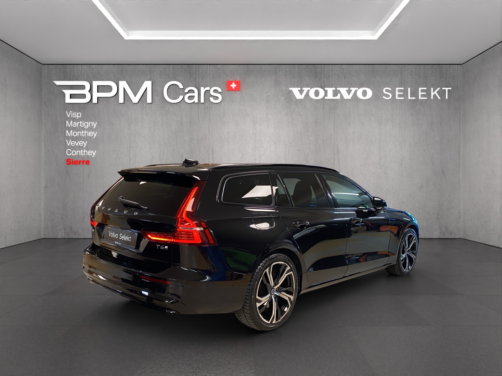 VOLVO V60 T6 eAWD Plug in Hybrid Plus Dark Geartronic-showroom-element-1