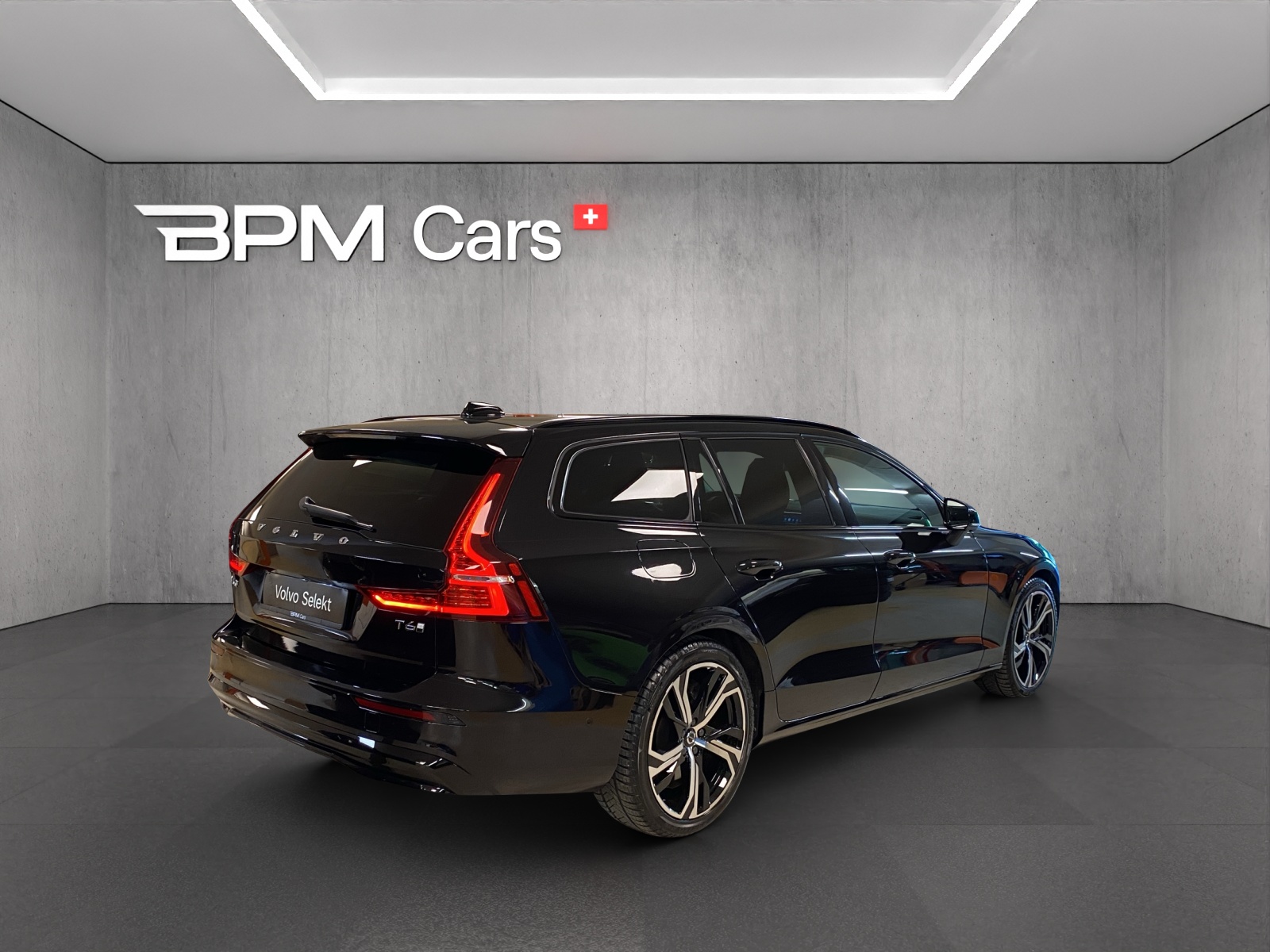 VOLVO V60 T6 eAWD Plug in Hybrid Plus Dark Geartronic-image-1