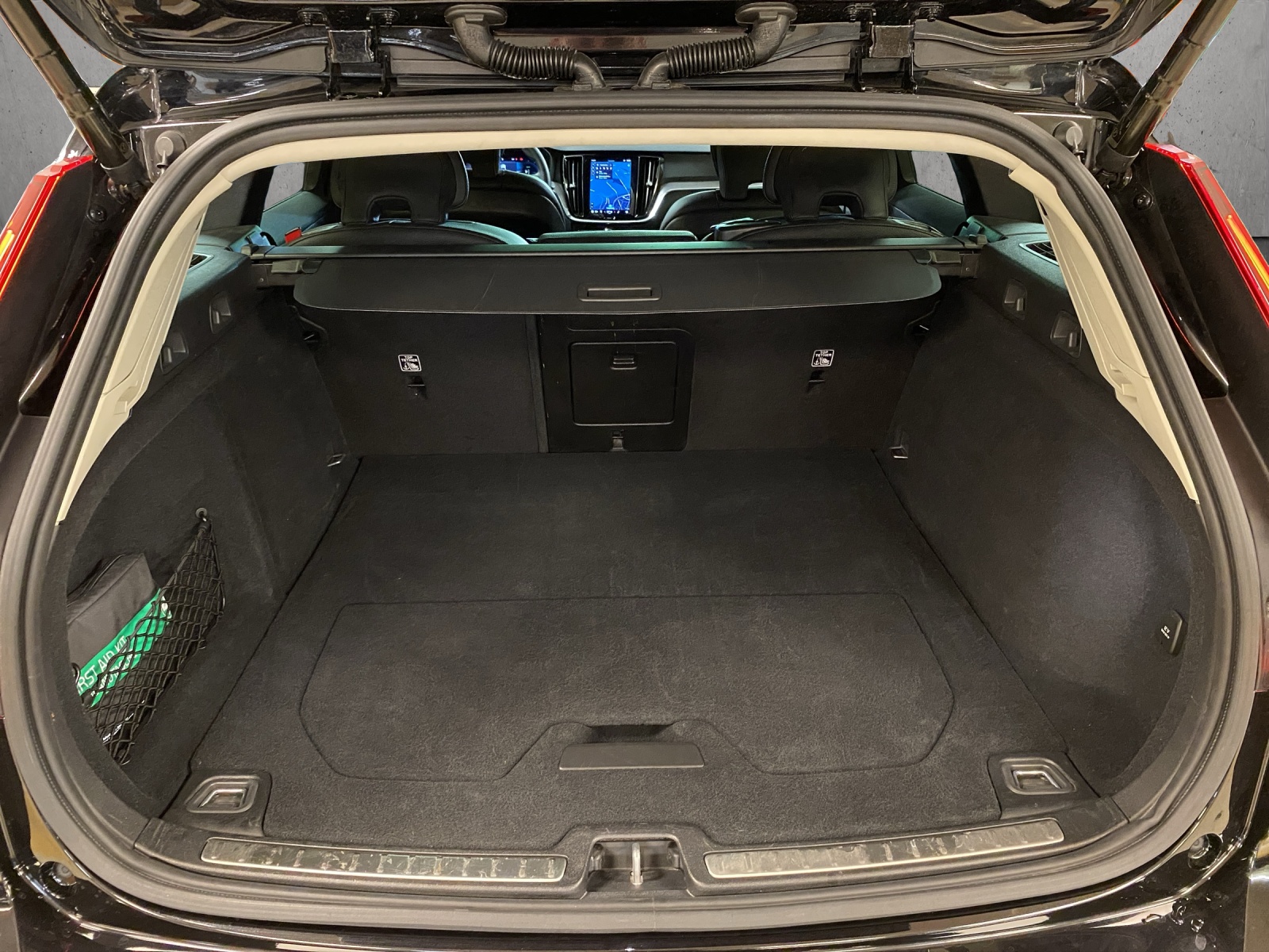 VOLVO V60 T6 eAWD Plug in Hybrid Plus Dark Geartronic-image-13