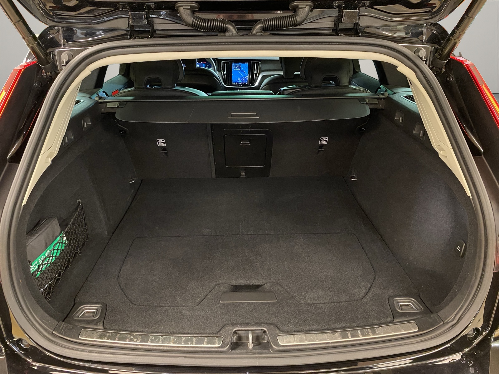 VOLVO V60 T6 eAWD Plug in Hybrid Plus Dark Geartronic-image-13