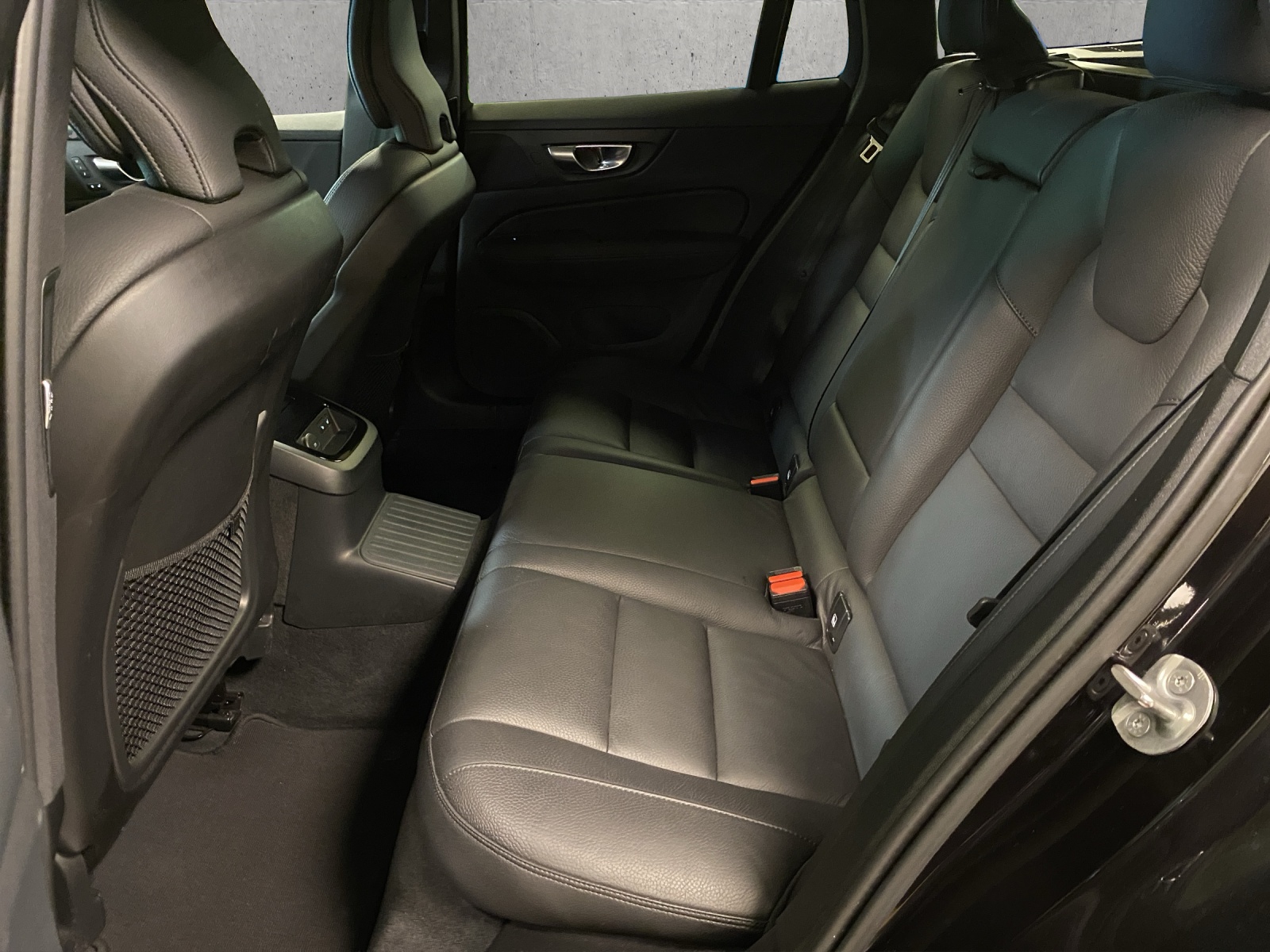 VOLVO V60 T6 eAWD Plug in Hybrid Plus Dark Geartronic-image-12