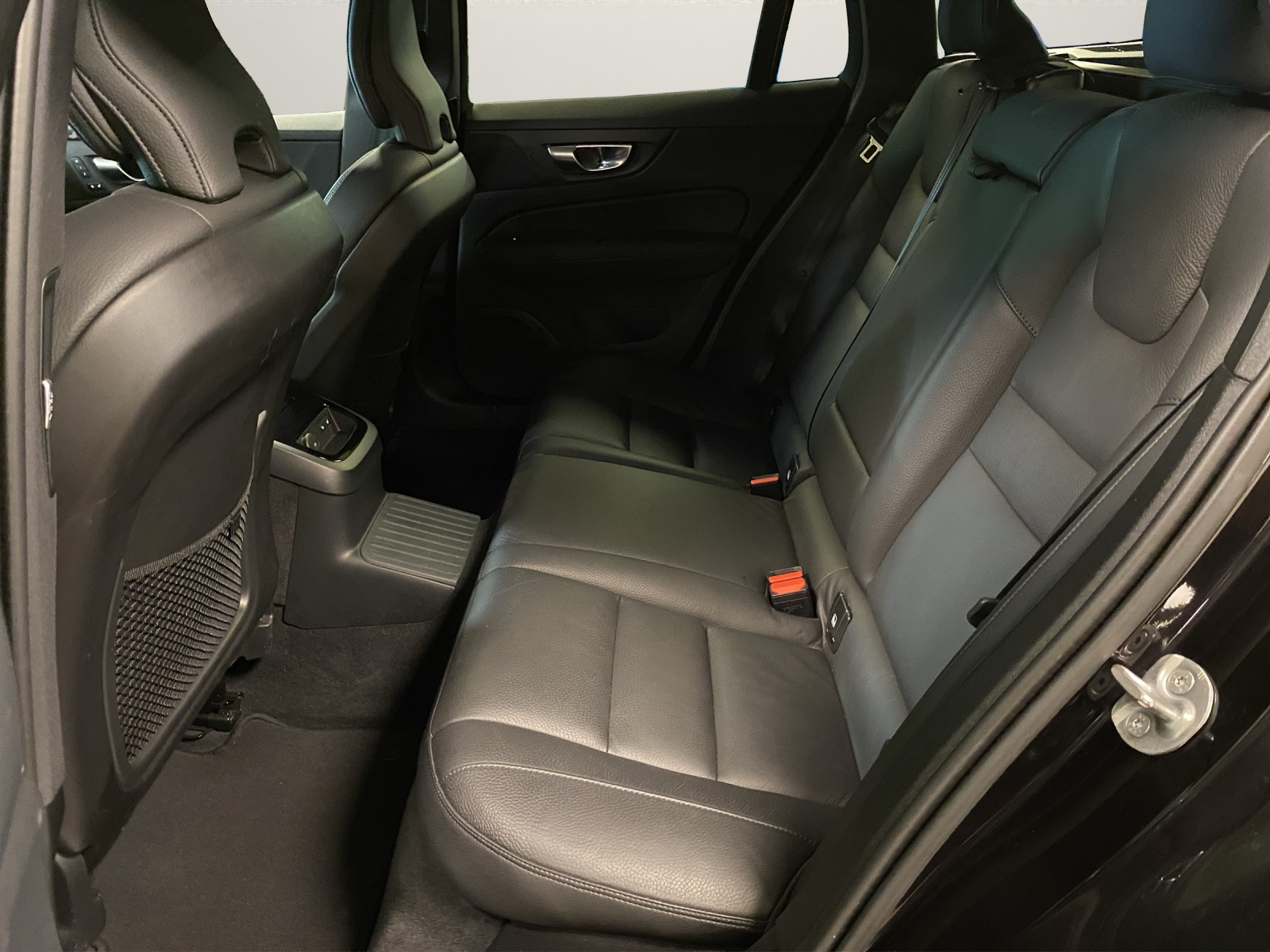 VOLVO V60 T6 eAWD Plug in Hybrid Plus Dark Geartronic-image-12