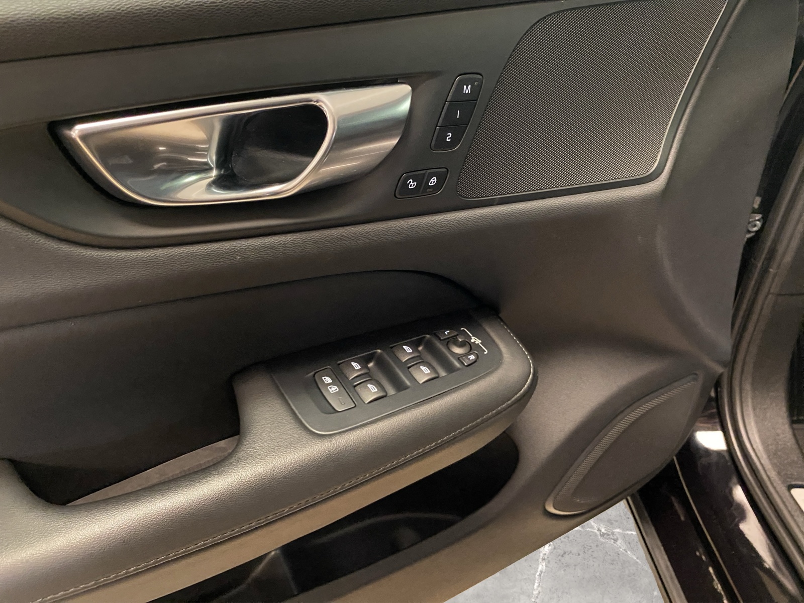 VOLVO V60 T6 eAWD Plug in Hybrid Plus Dark Geartronic-image-8