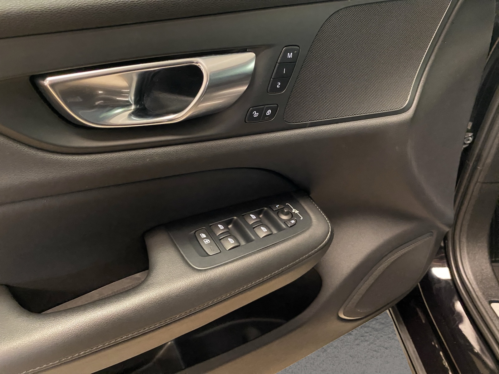 VOLVO V60 T6 eAWD Plug in Hybrid Plus Dark Geartronic-image-8
