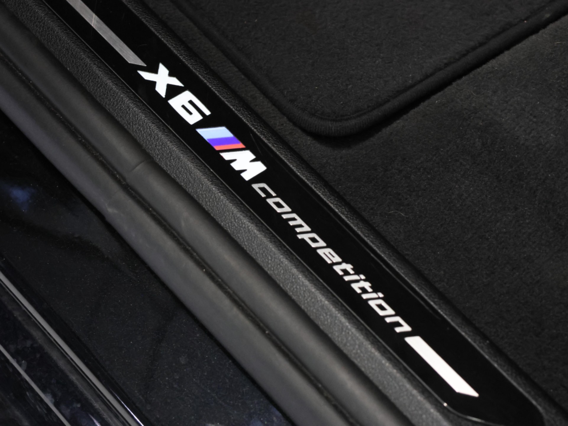 BMW X6M Steptronic M Competition *Harman&Kardon* *Carbon Packet* *Head Up Display*-image-16