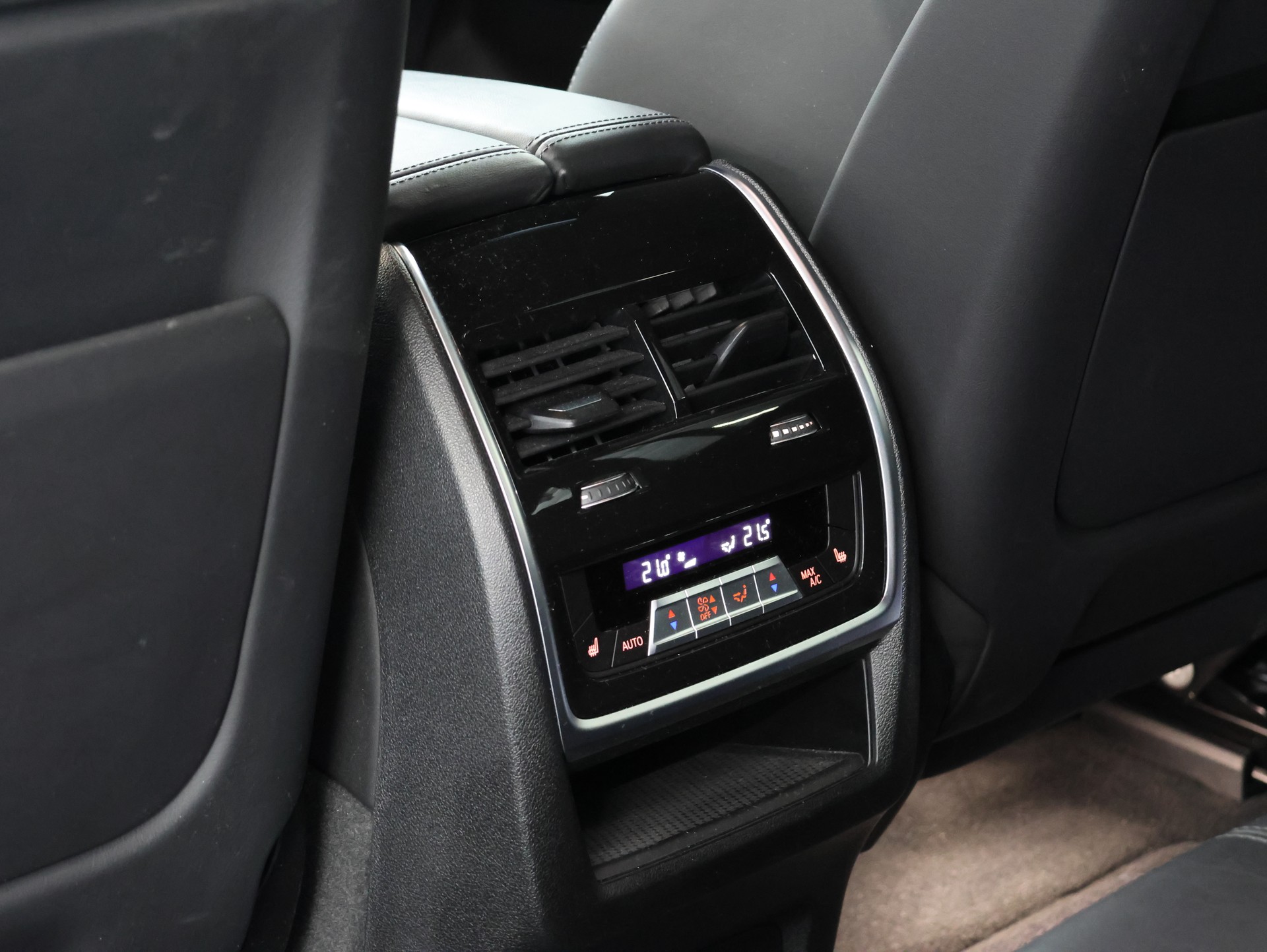BMW X6M Steptronic M Competition *Harman&Kardon* *Carbon Packet* *Head Up Display*-image-38