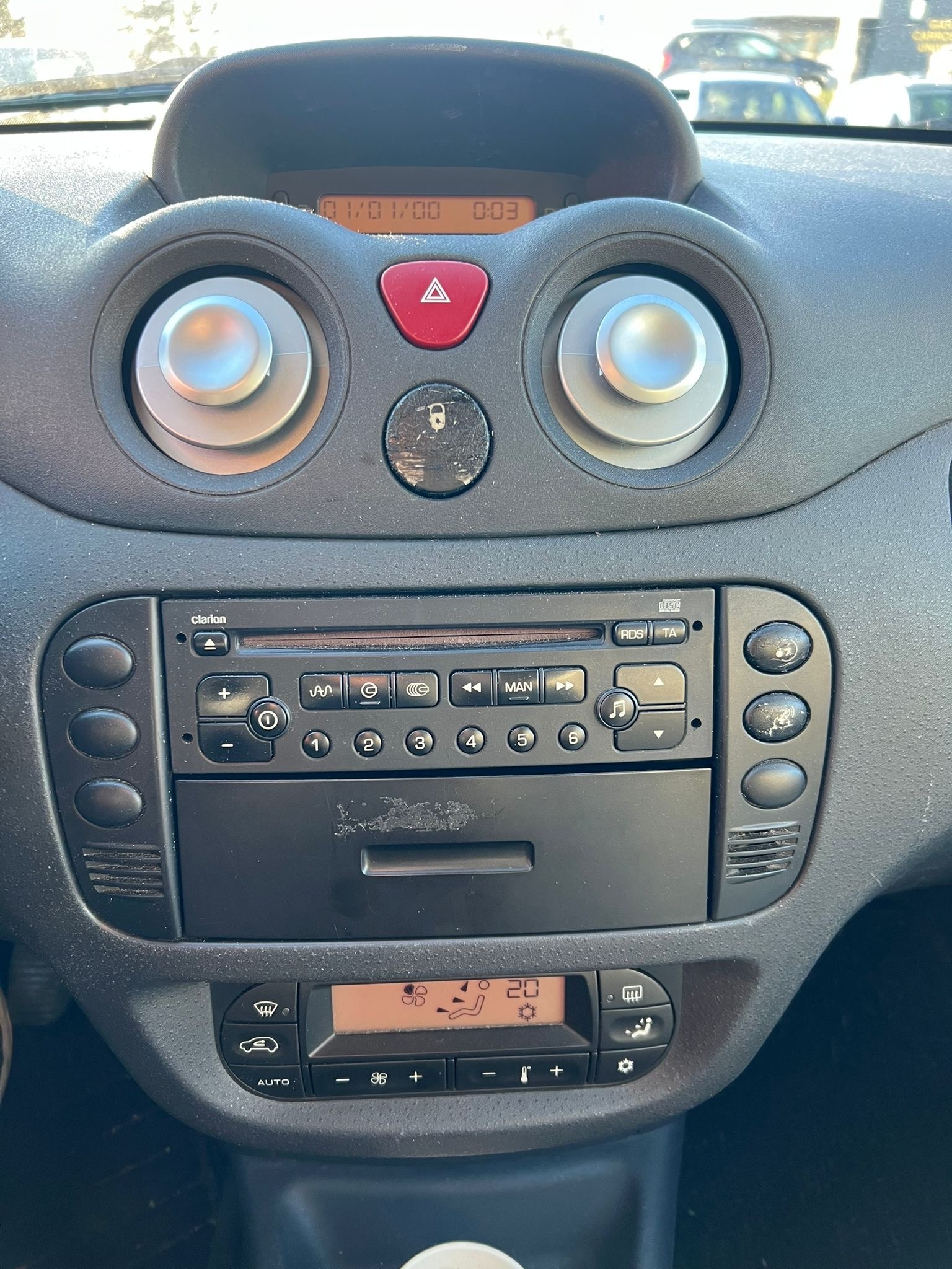 CITROEN C3 1.6i 16V Exclusive-image-8