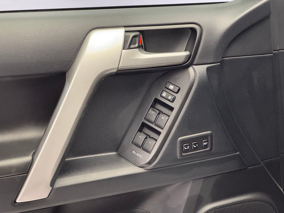 Land Cruiser 2.8 D 204 Invincible AWD