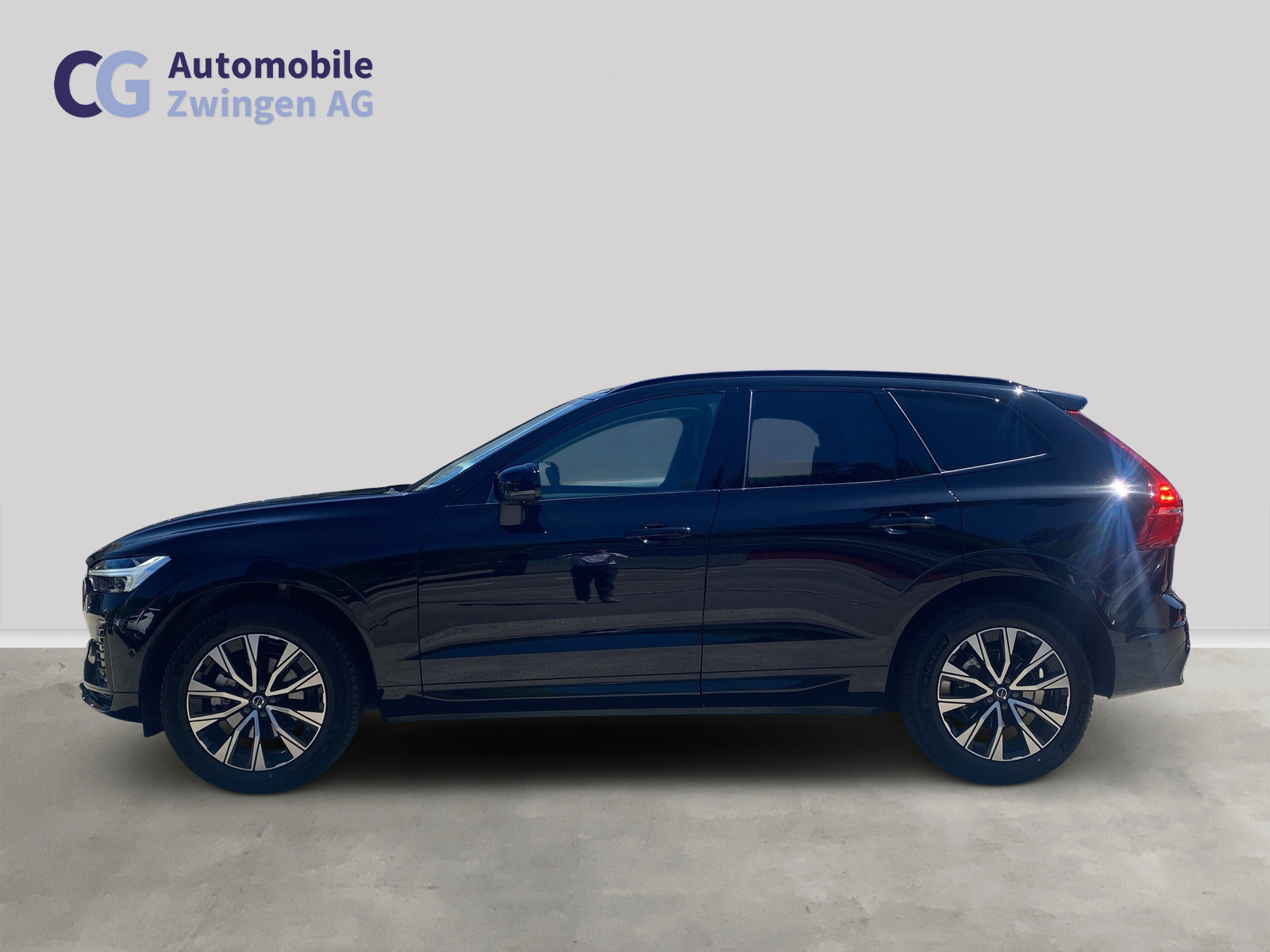 VOLVO XC60 B5 Benzin Mild Hybrid AWD Plus Dark Geartronic-image-1