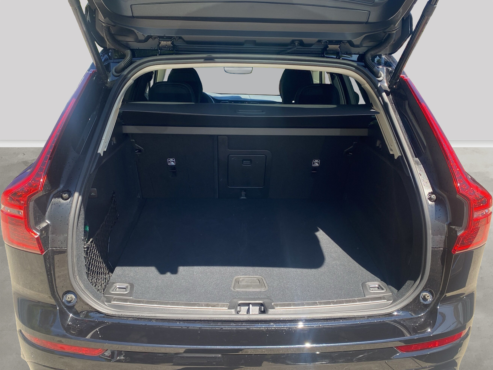 VOLVO XC60 B5 Benzin Mild Hybrid AWD Plus Dark Geartronic-image-3