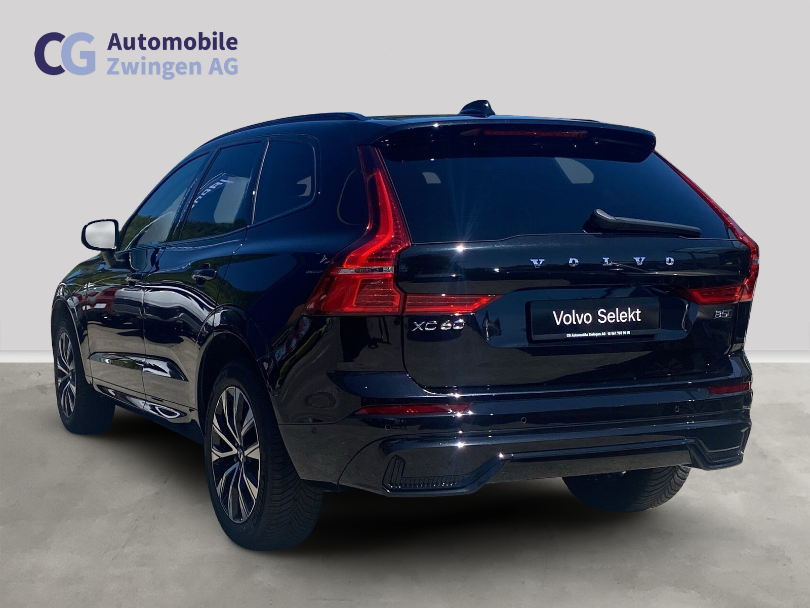 VOLVO XC60 B5 Benzin Mild Hybrid AWD Plus Dark Geartronic-image-2