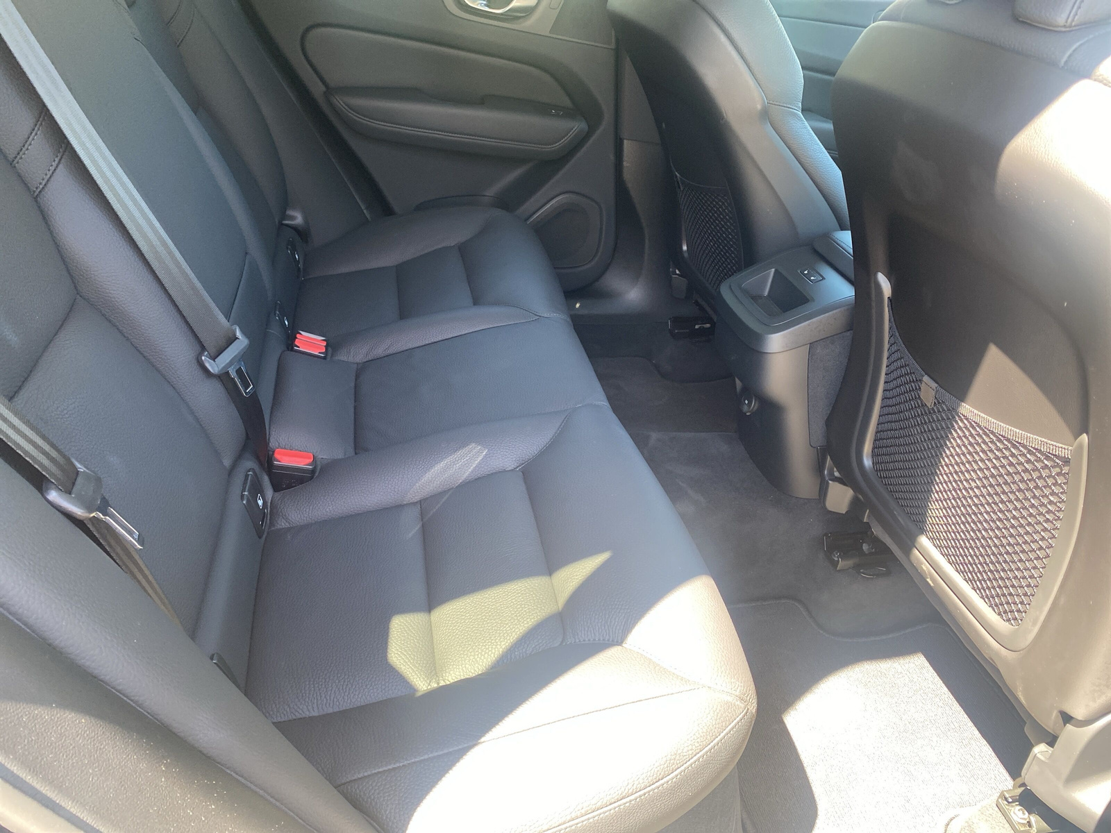 VOLVO XC60 B5 Benzin Mild Hybrid AWD Plus Dark Geartronic-image-12