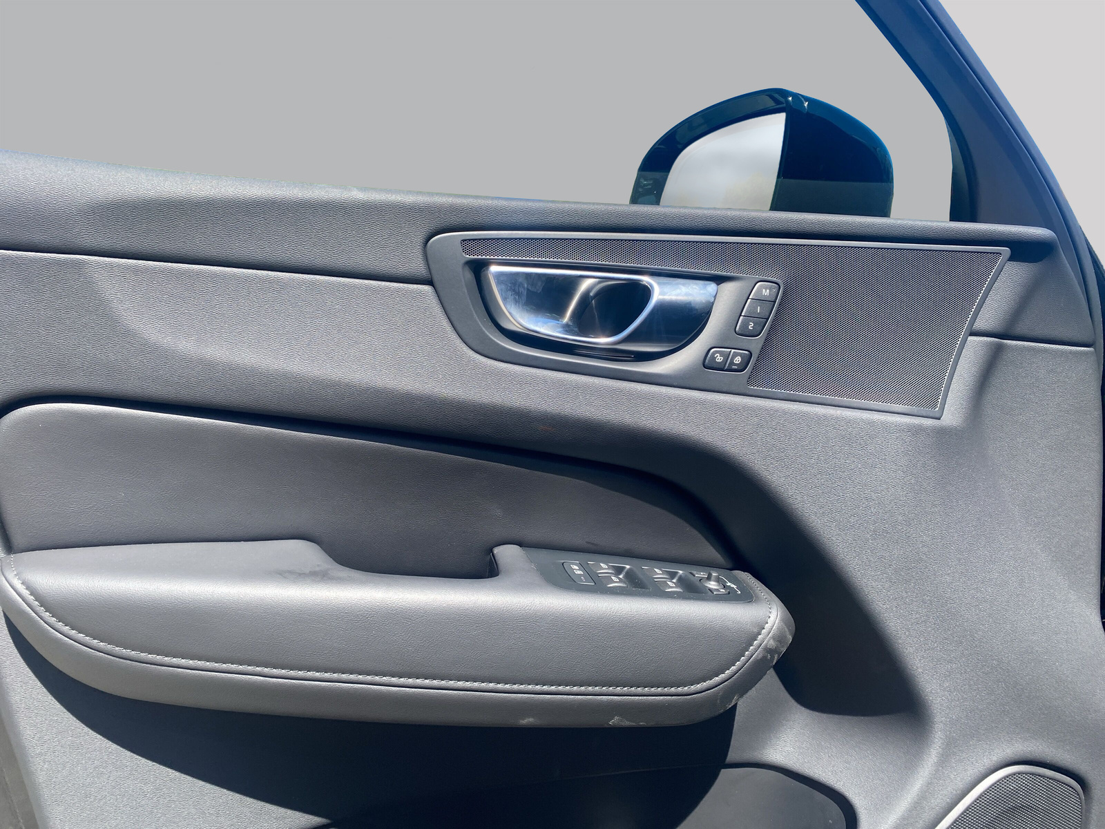VOLVO XC60 B5 Benzin Mild Hybrid AWD Plus Dark Geartronic-image-13
