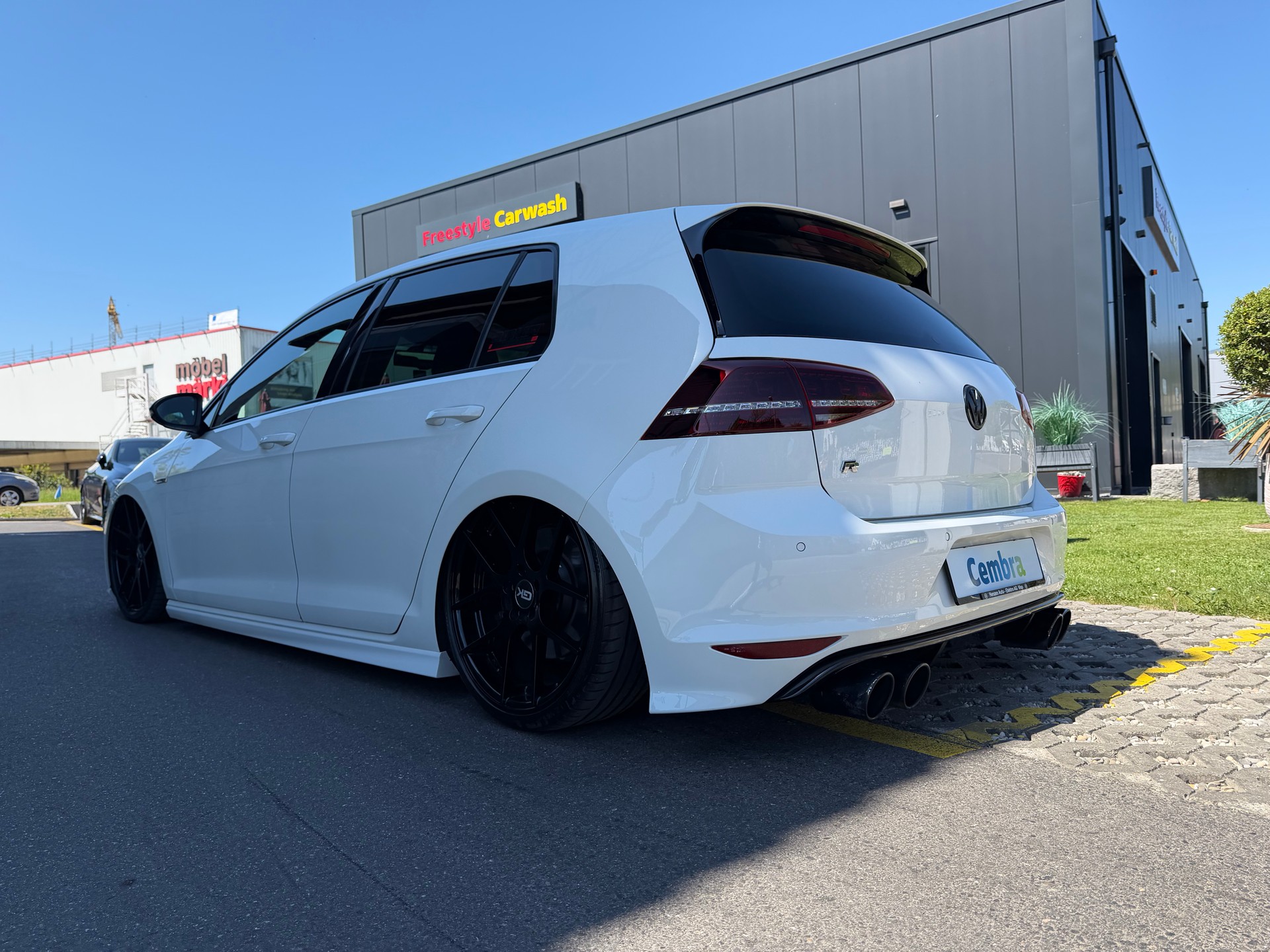 VW Golf 2.0 TSI R 4Motion DSG AIR LIFT-image-9