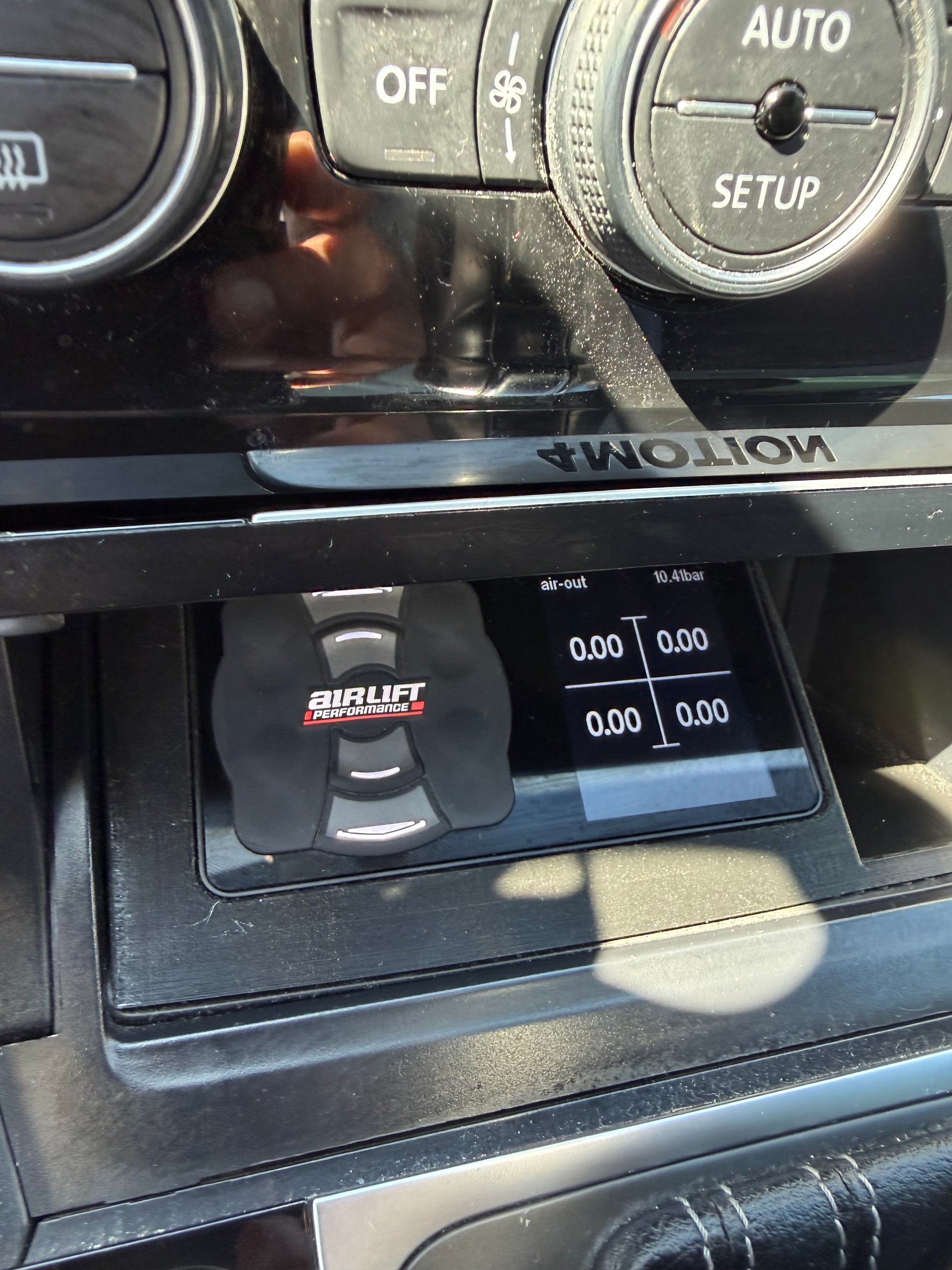 VW Golf 2.0 TSI R 4Motion DSG AIR LIFT-image-14