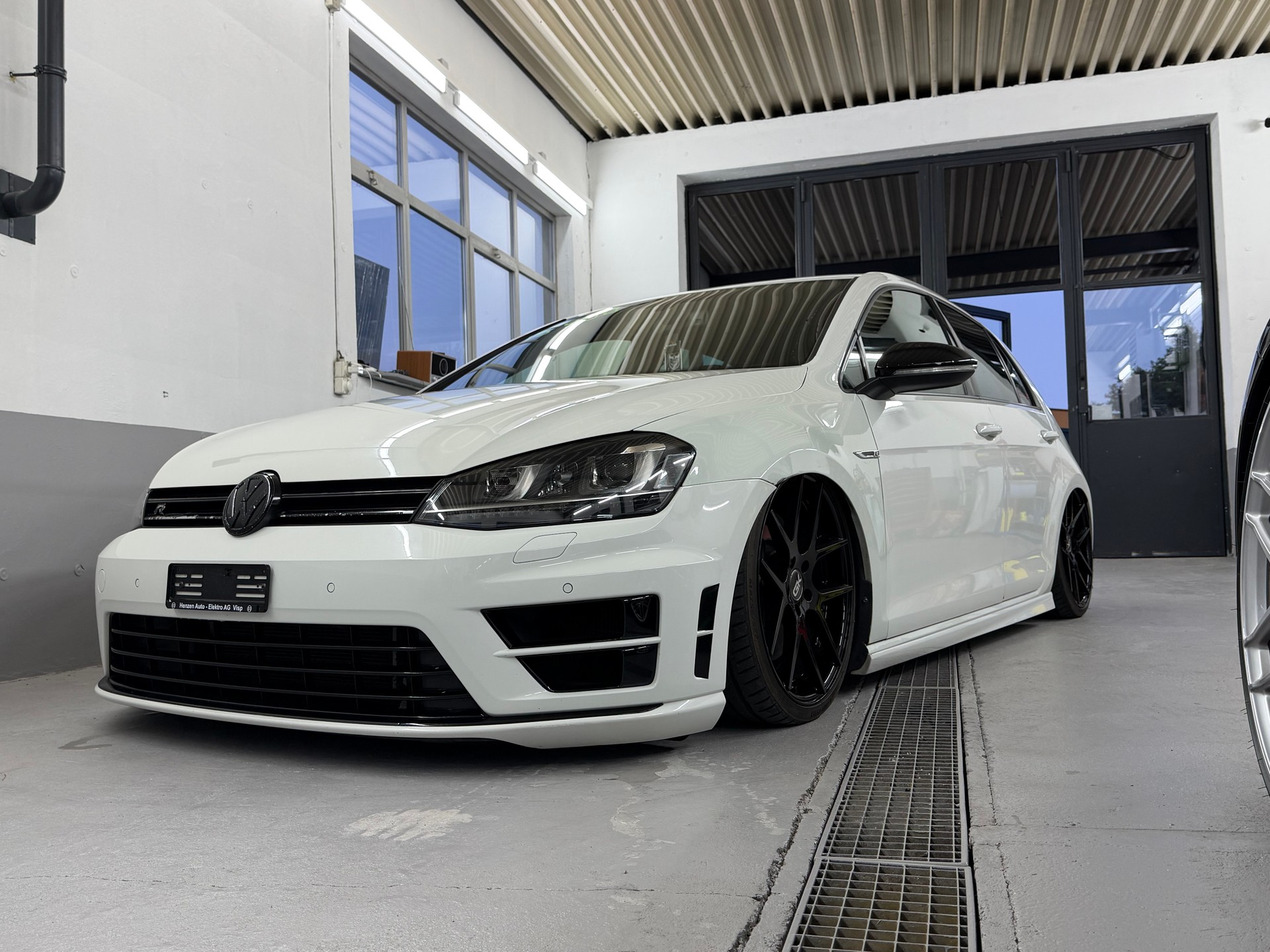 VW Golf 2.0 TSI R 4Motion DSG AIR LIFT-image-0