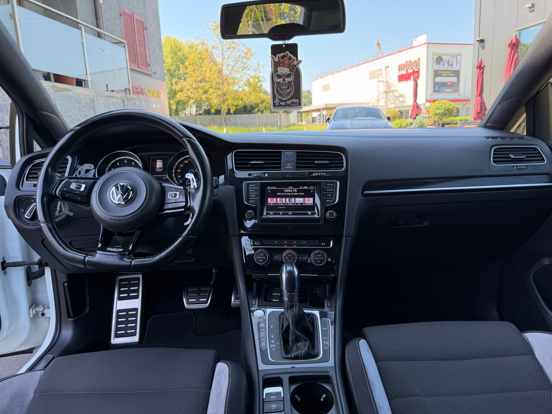 VW Golf 2.0 TSI R 4Motion DSG AIR LIFT-image-12