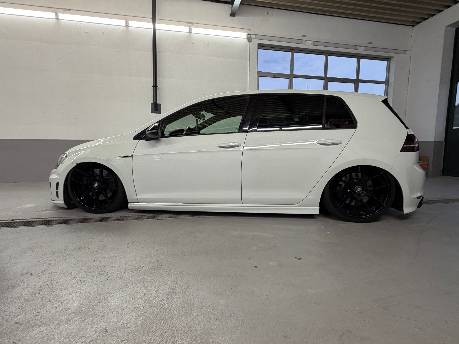 VW Golf 2.0 TSI R 4Motion DSG AIR LIFT-image-3