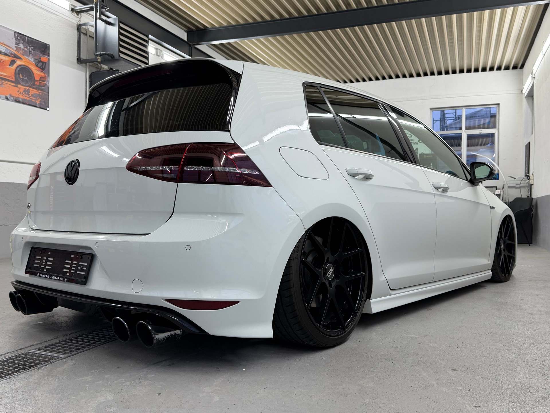 VW Golf 2.0 TSI R 4Motion DSG AIR LIFT-image-2