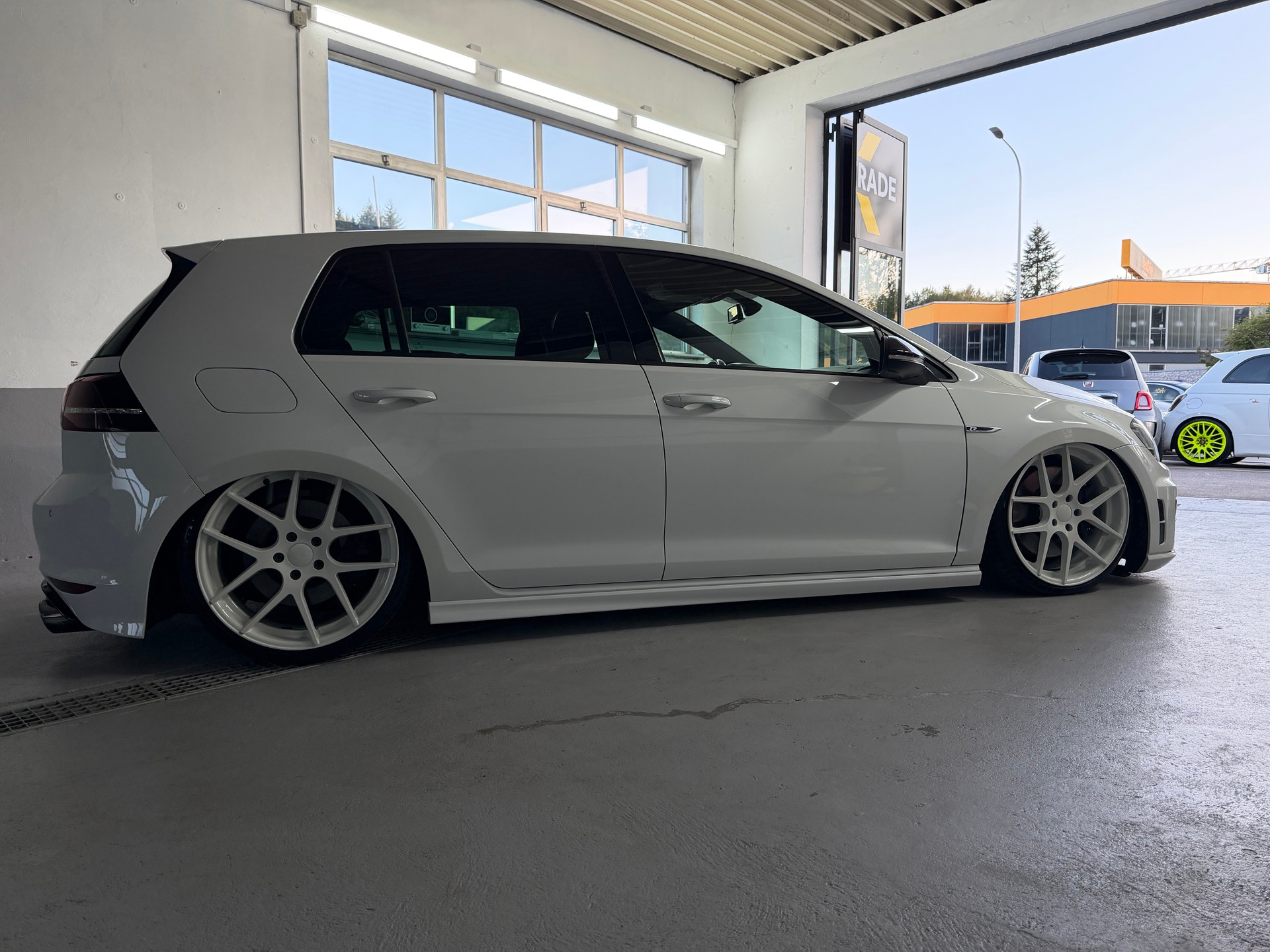 VW Golf 2.0 TSI R 4Motion DSG AIR LIFT-image-4