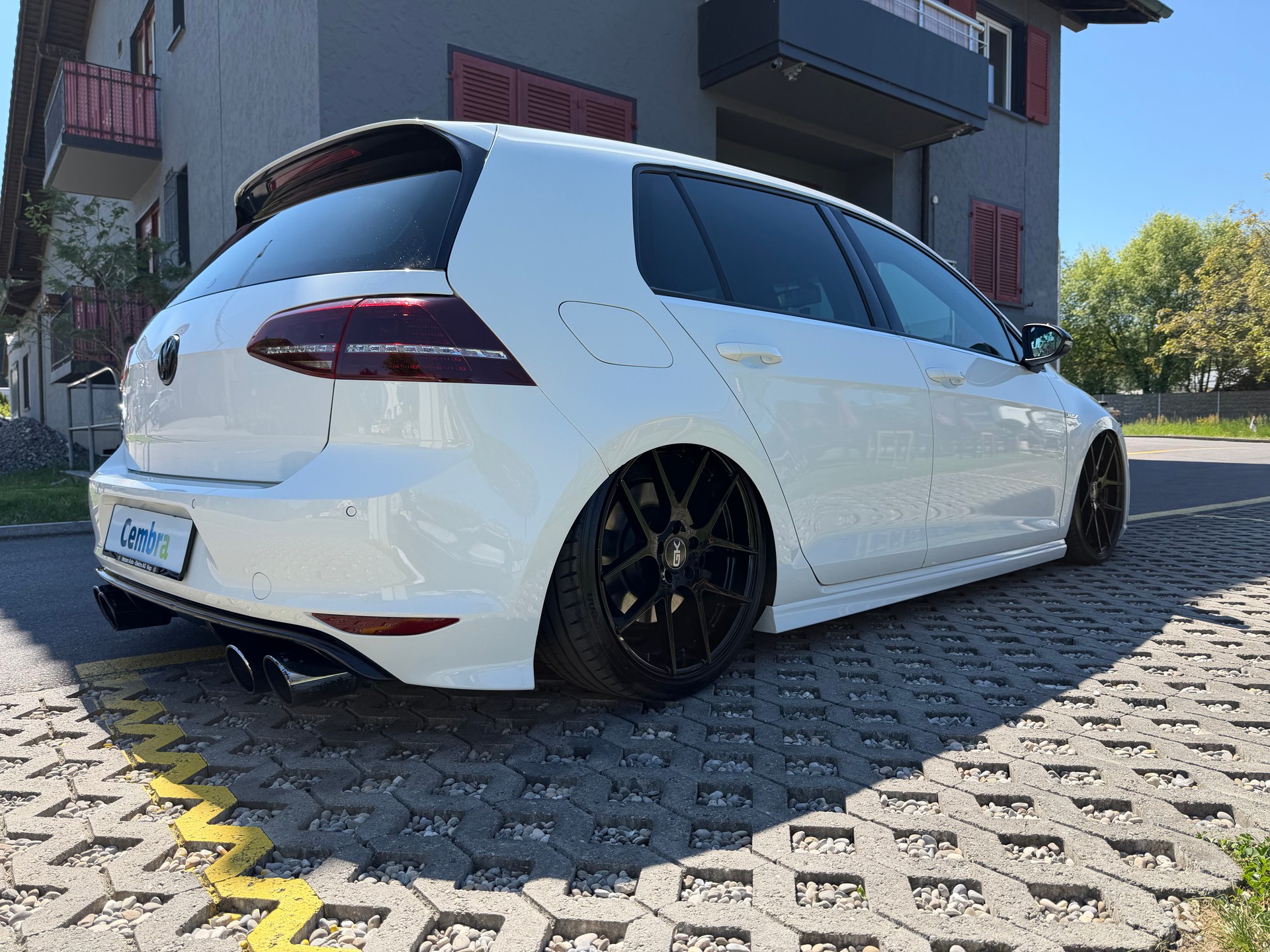 VW Golf 2.0 TSI R 4Motion DSG AIR LIFT-image-7