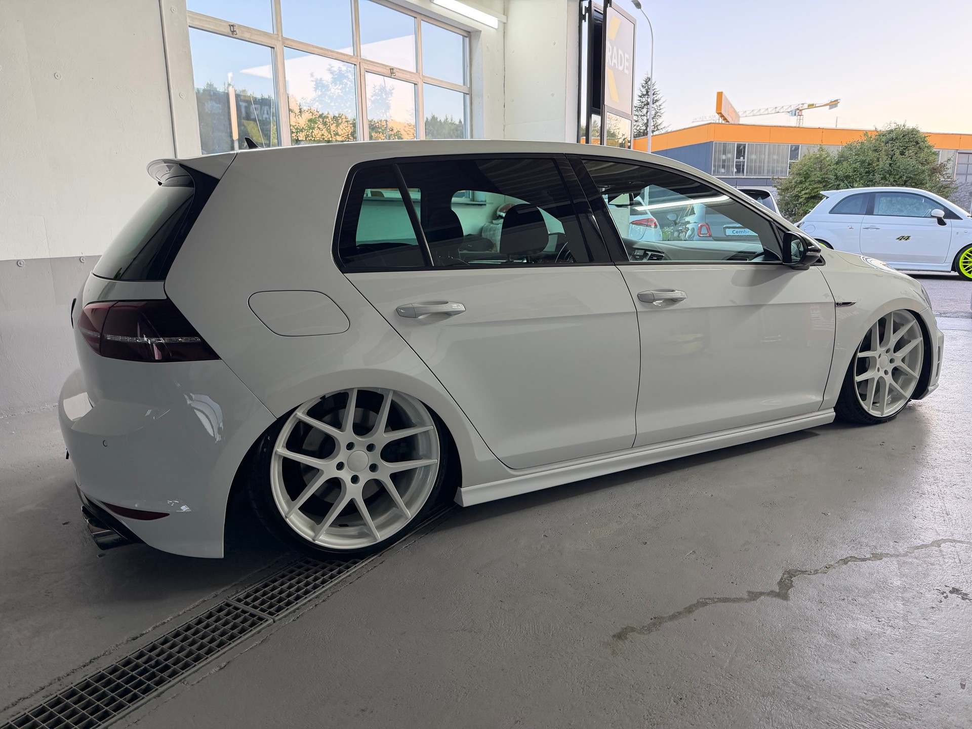 VW Golf 2.0 TSI R 4Motion DSG AIR LIFT-image-5