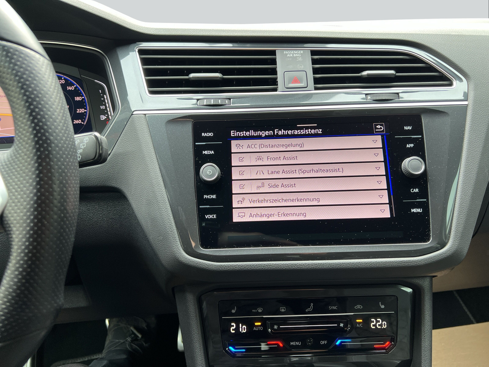 VW Tiguan 2.0 TDI SCR R-Line 4Motion DSG-image-14