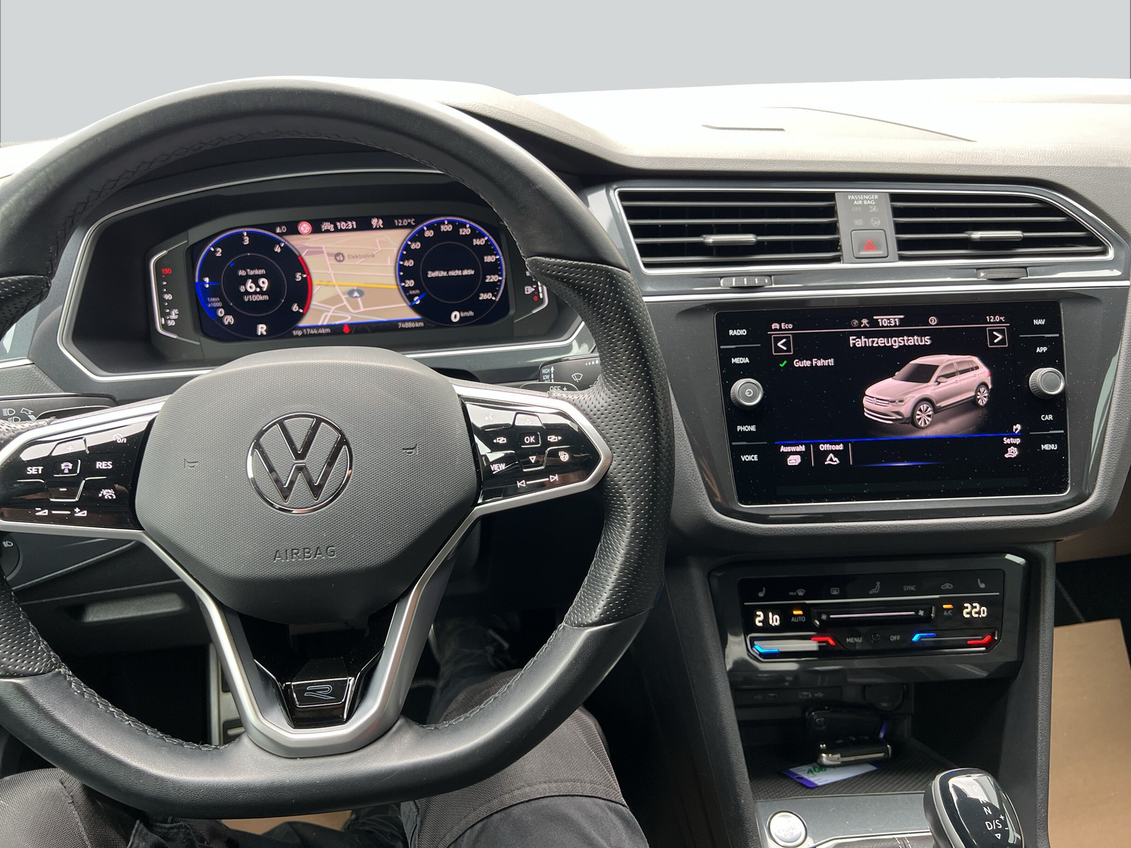 VW Tiguan 2.0 TDI SCR R-Line 4Motion DSG-image-12