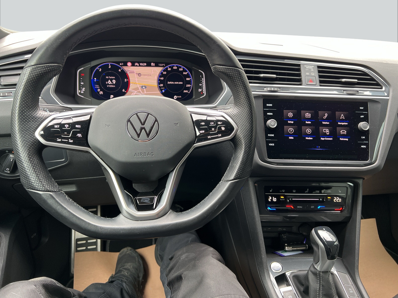 VW Tiguan 2.0 TDI SCR R-Line 4Motion DSG-image-13