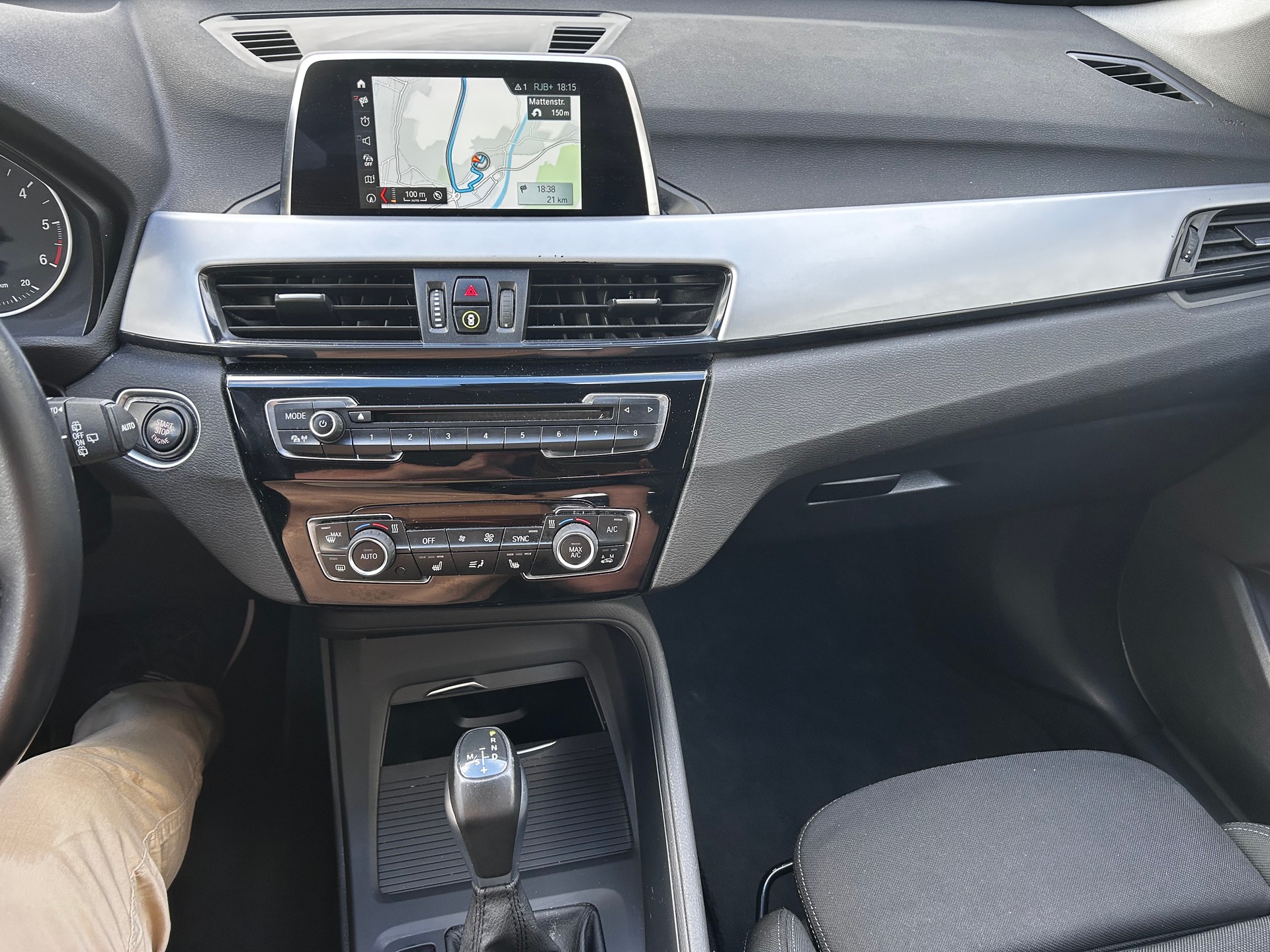 BMW X1 xDrive 18d Steptronic-image-12