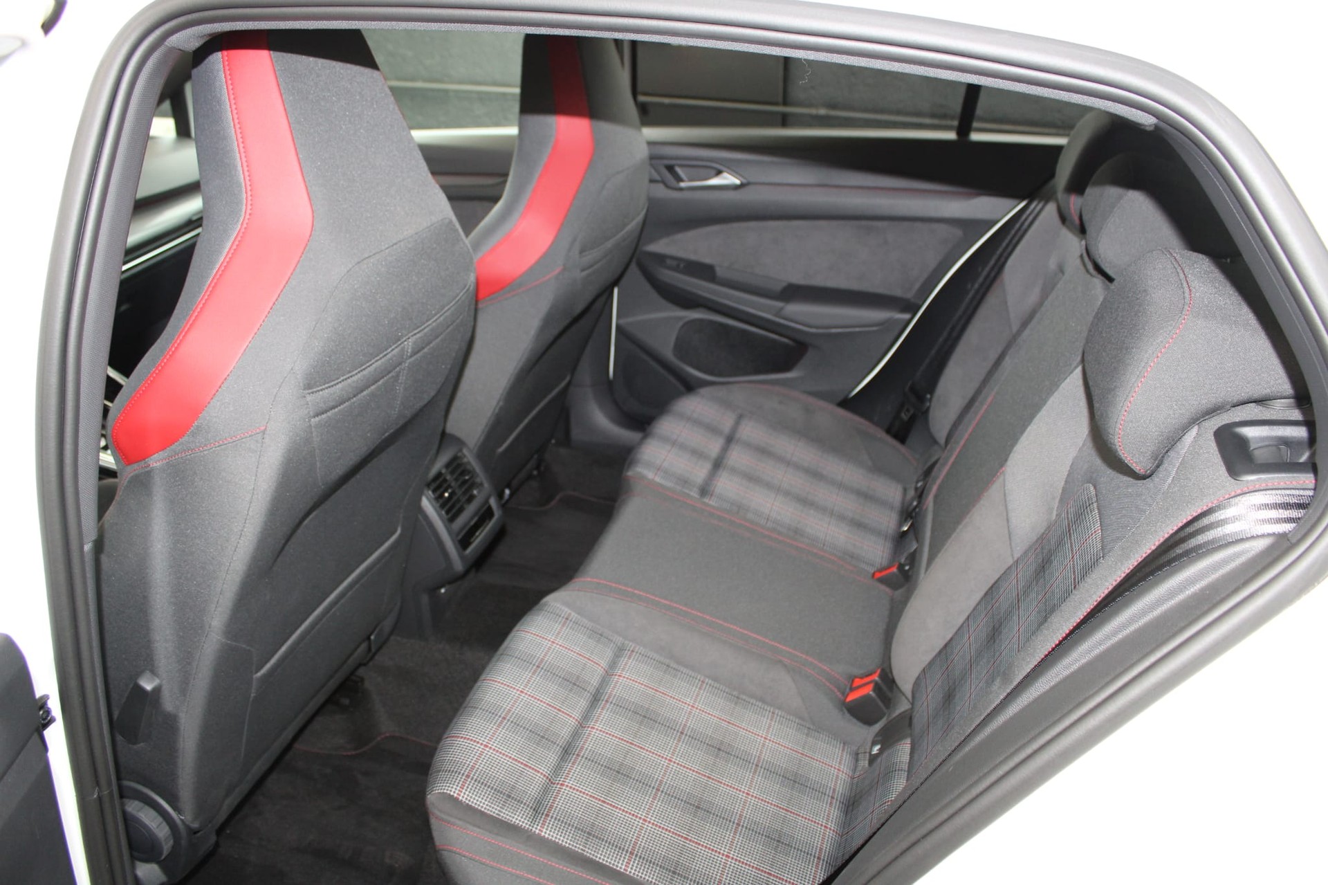 VW Golf 2.0 TSI GTI DSG-image-6