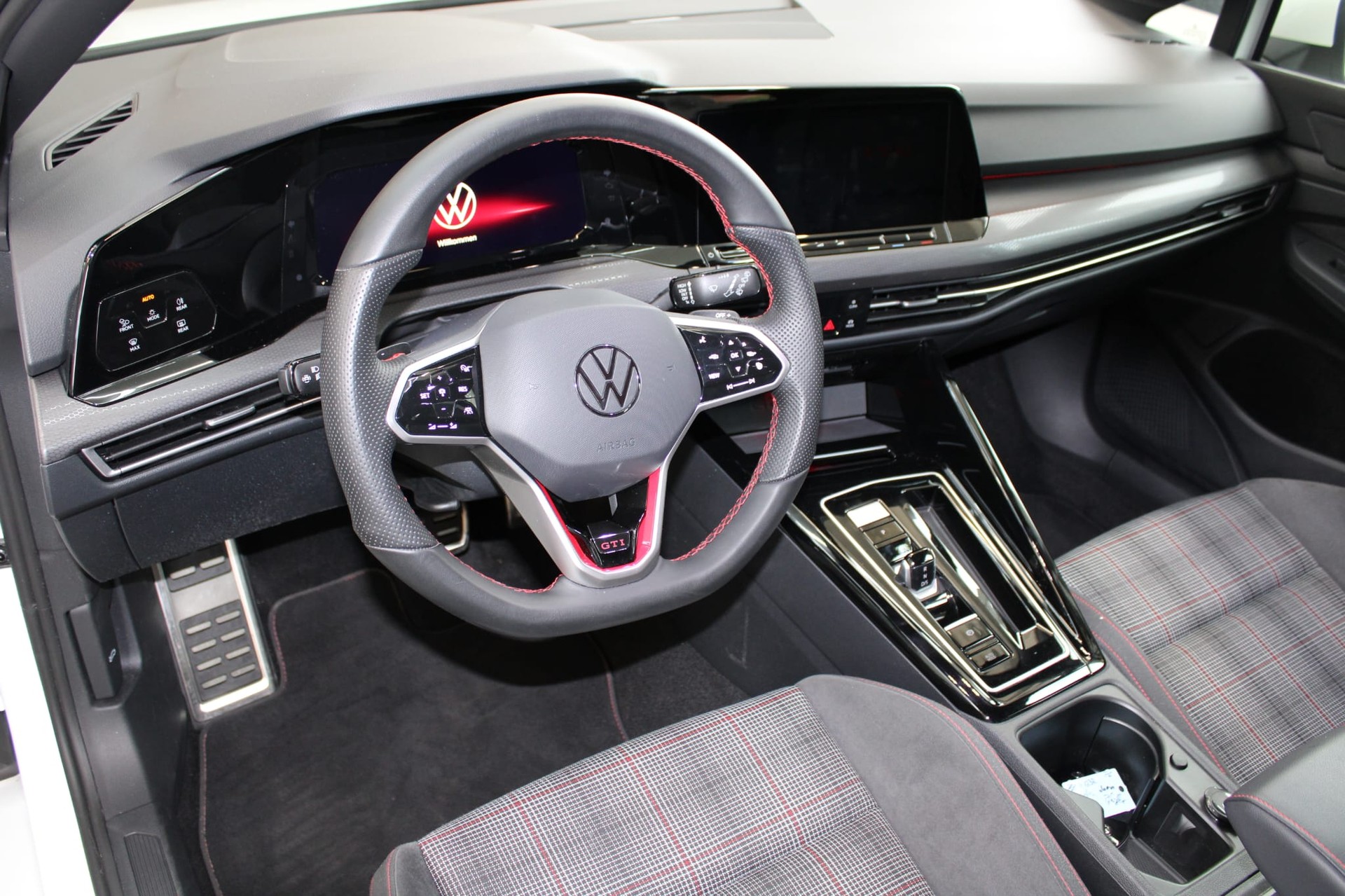 VW Golf 2.0 TSI GTI DSG-image-4