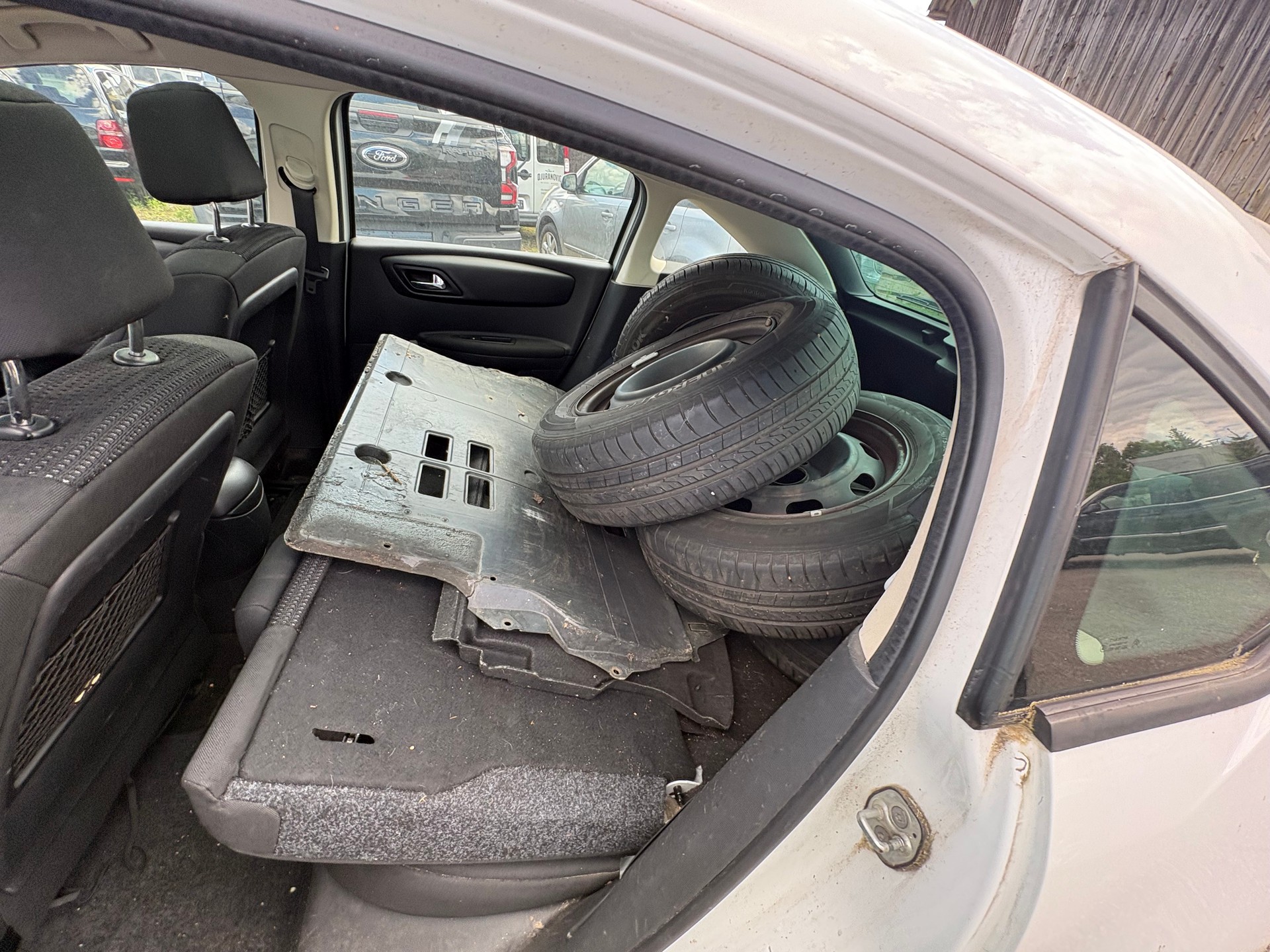 CITROEN C4 Berline 1.6i 16V VTR (Pack) Automatic-image-2