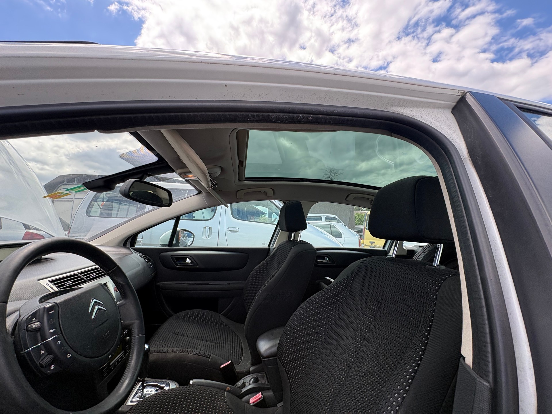 CITROEN C4 Berline 1.6i 16V VTR (Pack) Automatic-image-9