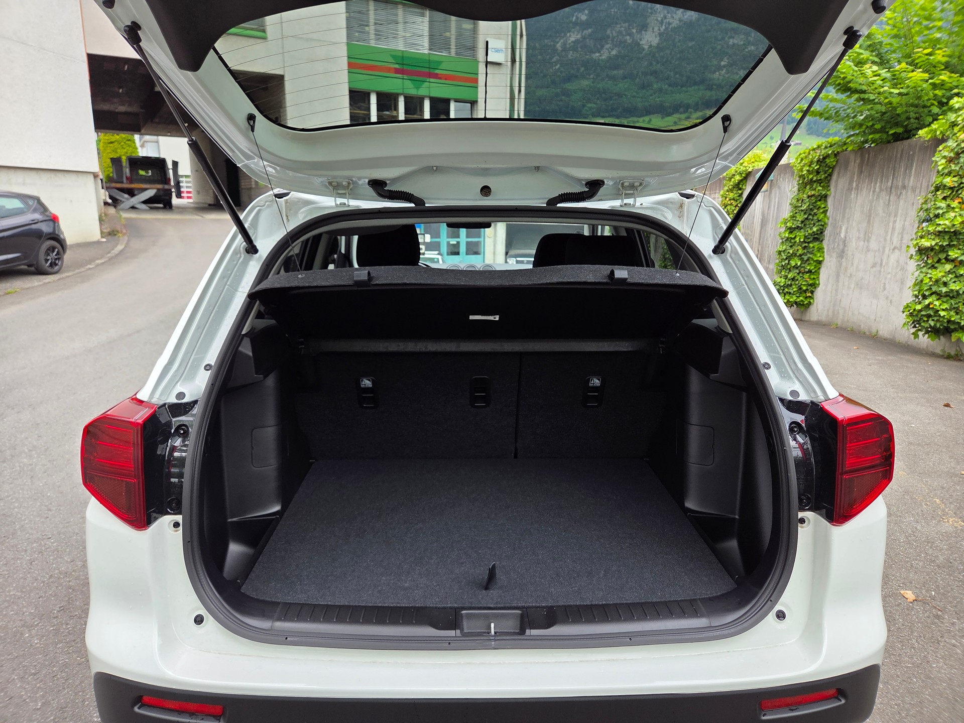 SUZUKI Vitara 1.5 Hybrid Compact Top 4x4 AGS-image-4