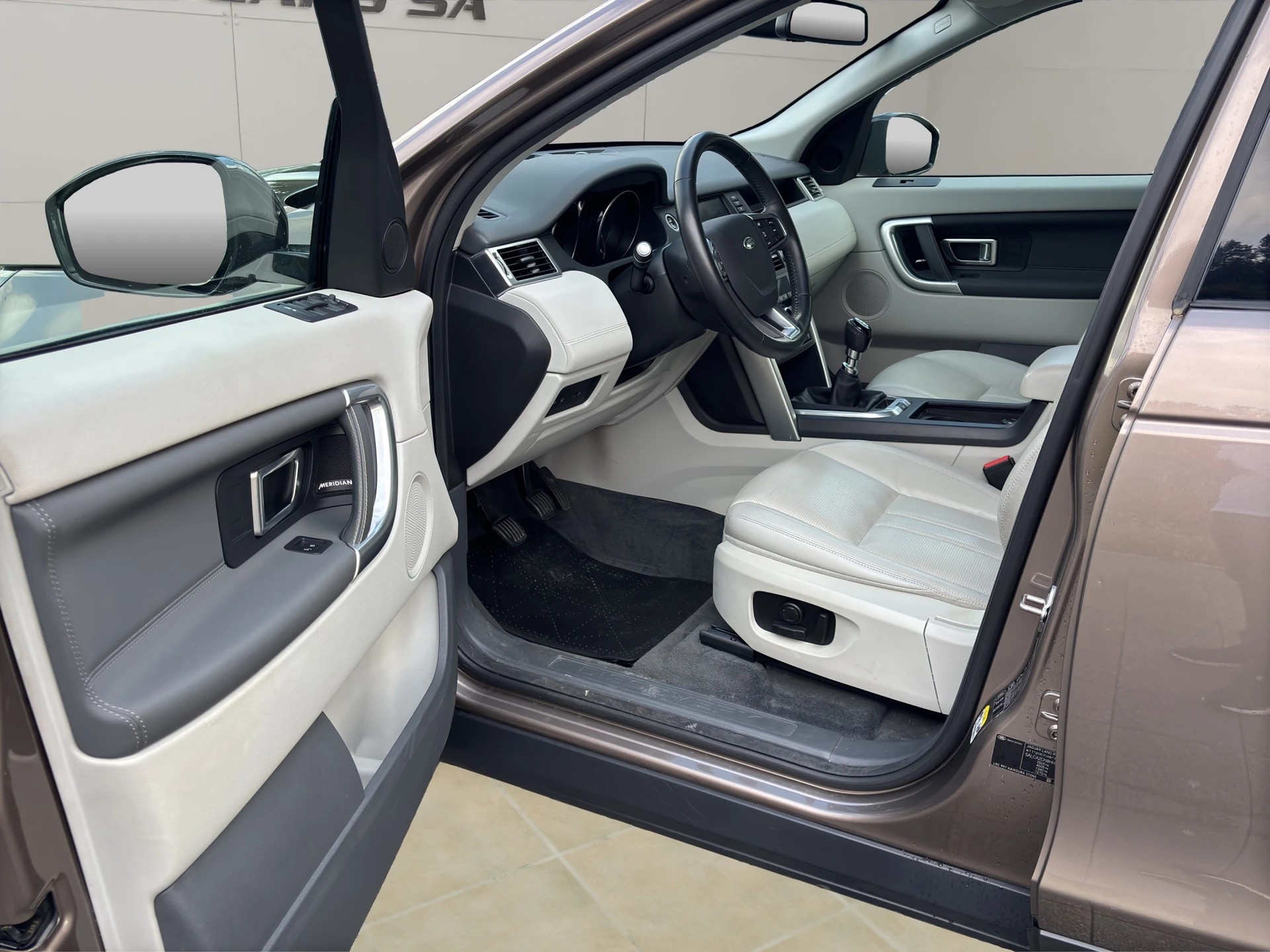 LAND ROVER Discovery Sport 2.0 TD4 HSE Luxury-image-22