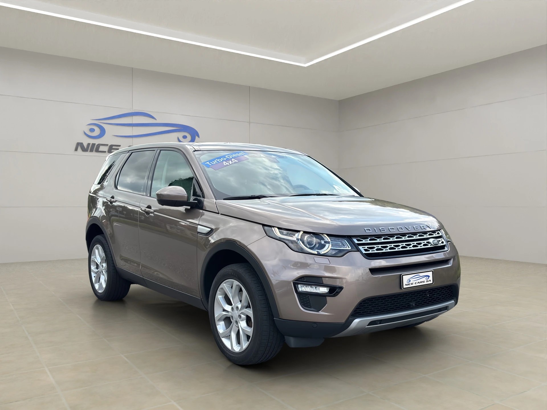 LAND ROVER Discovery Sport 2.0 TD4 HSE Luxury-showroom-element-2