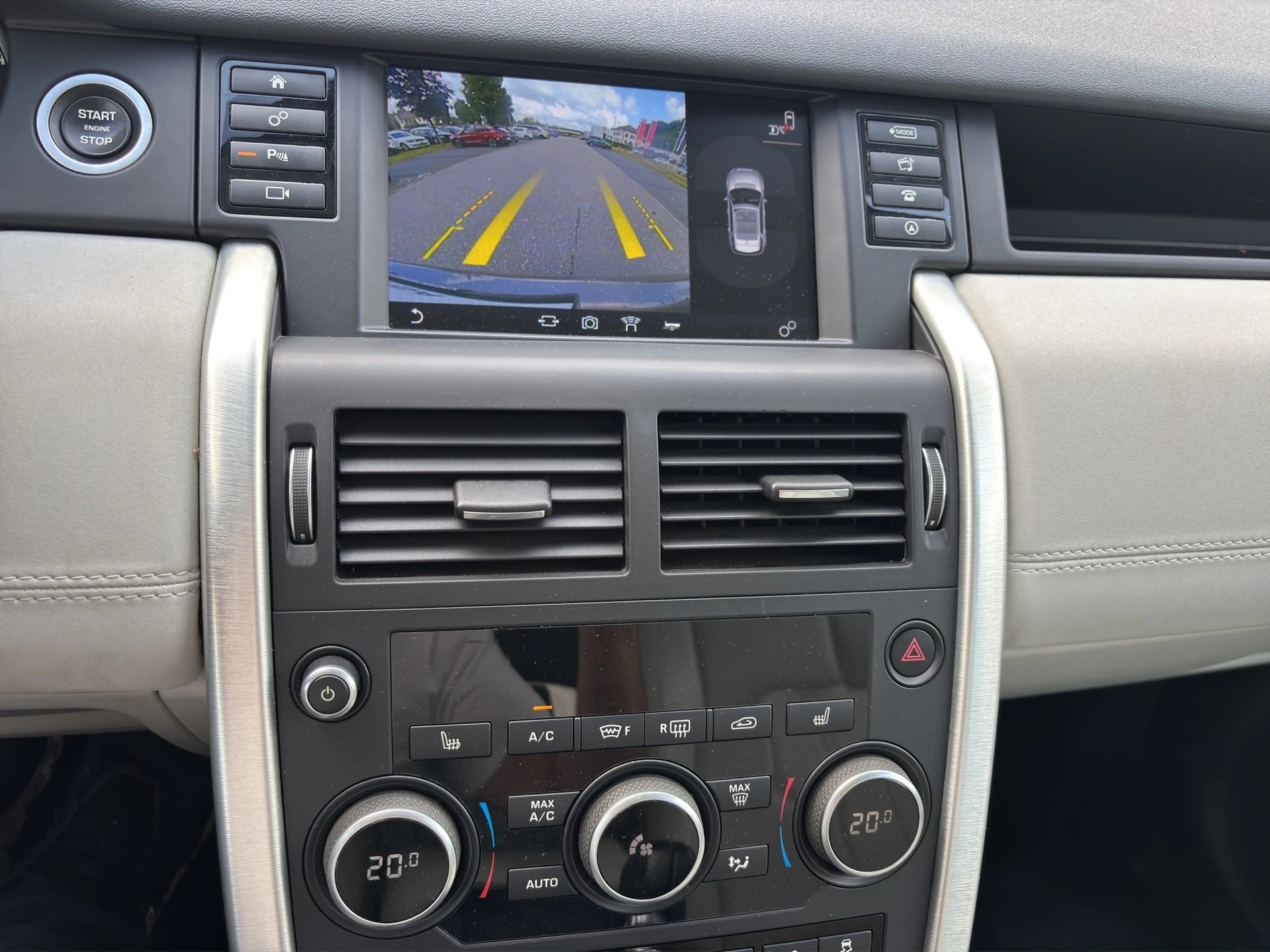 LAND ROVER Discovery Sport 2.0 TD4 HSE Luxury-image-18