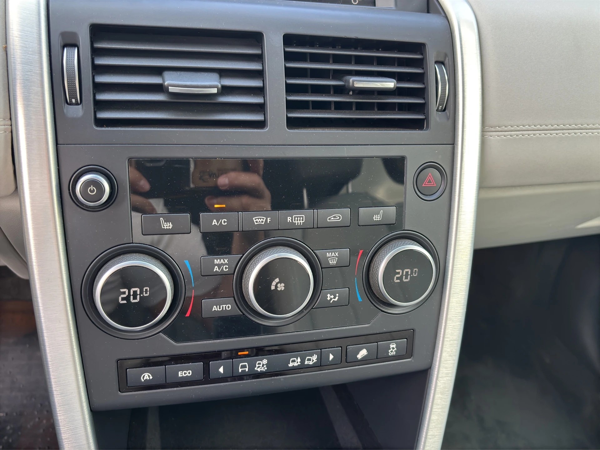 LAND ROVER Discovery Sport 2.0 TD4 HSE Luxury-image-19