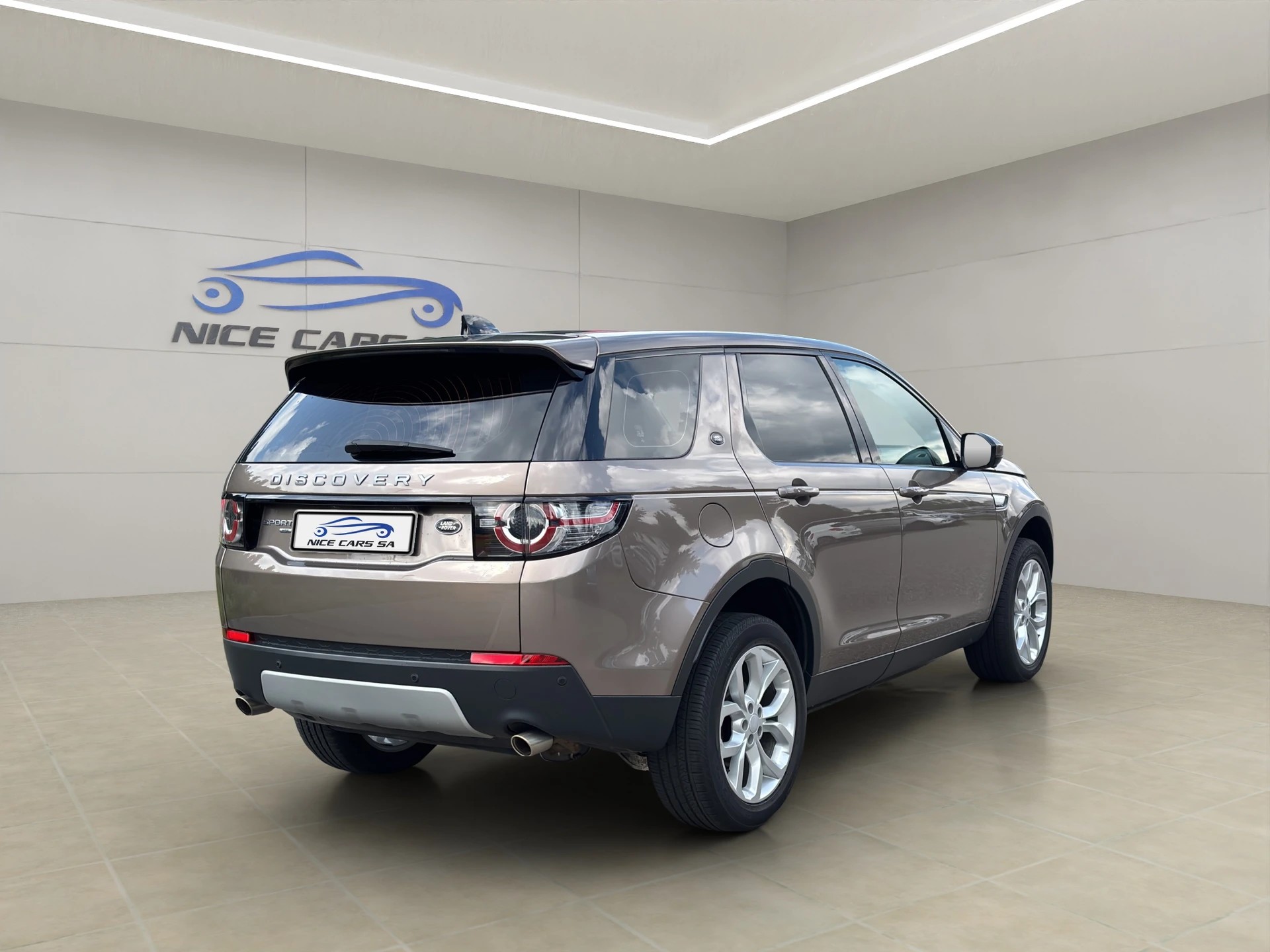 LAND ROVER Discovery Sport 2.0 TD4 HSE Luxury-image-8