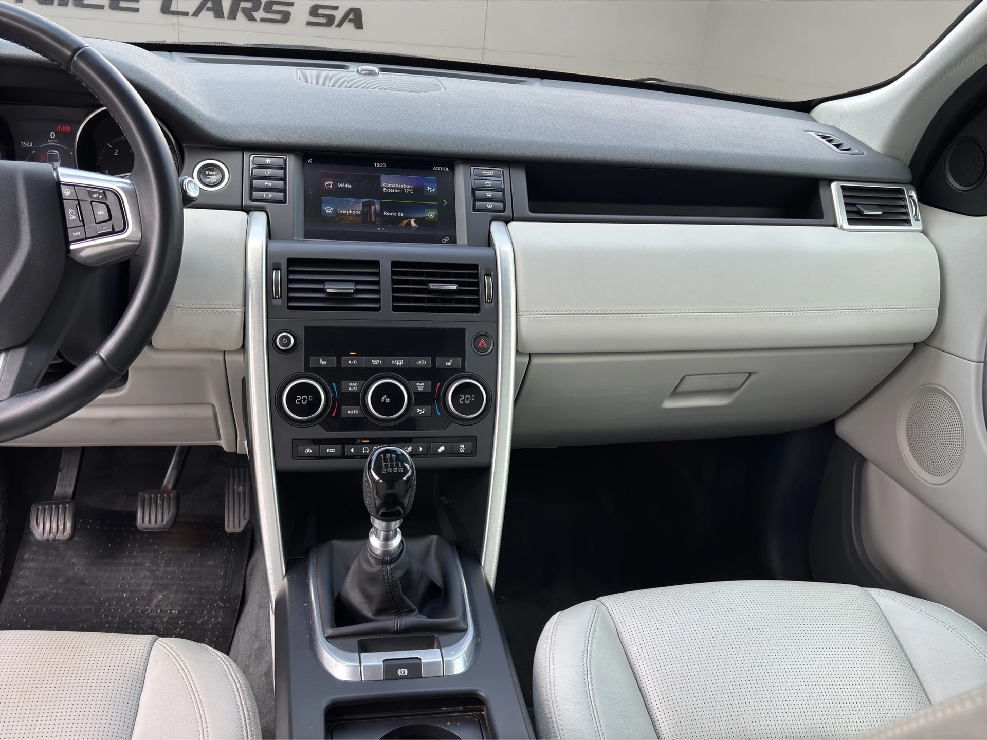 LAND ROVER Discovery Sport 2.0 TD4 HSE Luxury-image-16