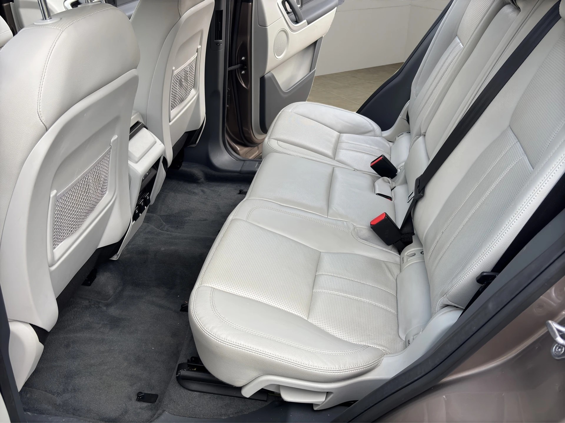 LAND ROVER Discovery Sport 2.0 TD4 HSE Luxury-image-25