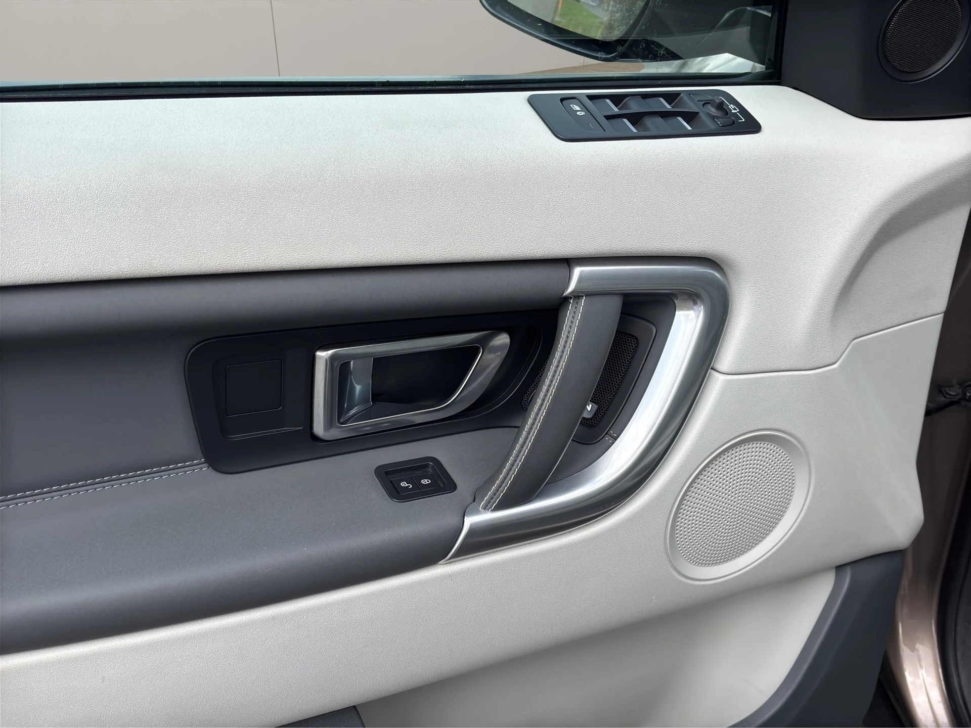 LAND ROVER Discovery Sport 2.0 TD4 HSE Luxury-image-27