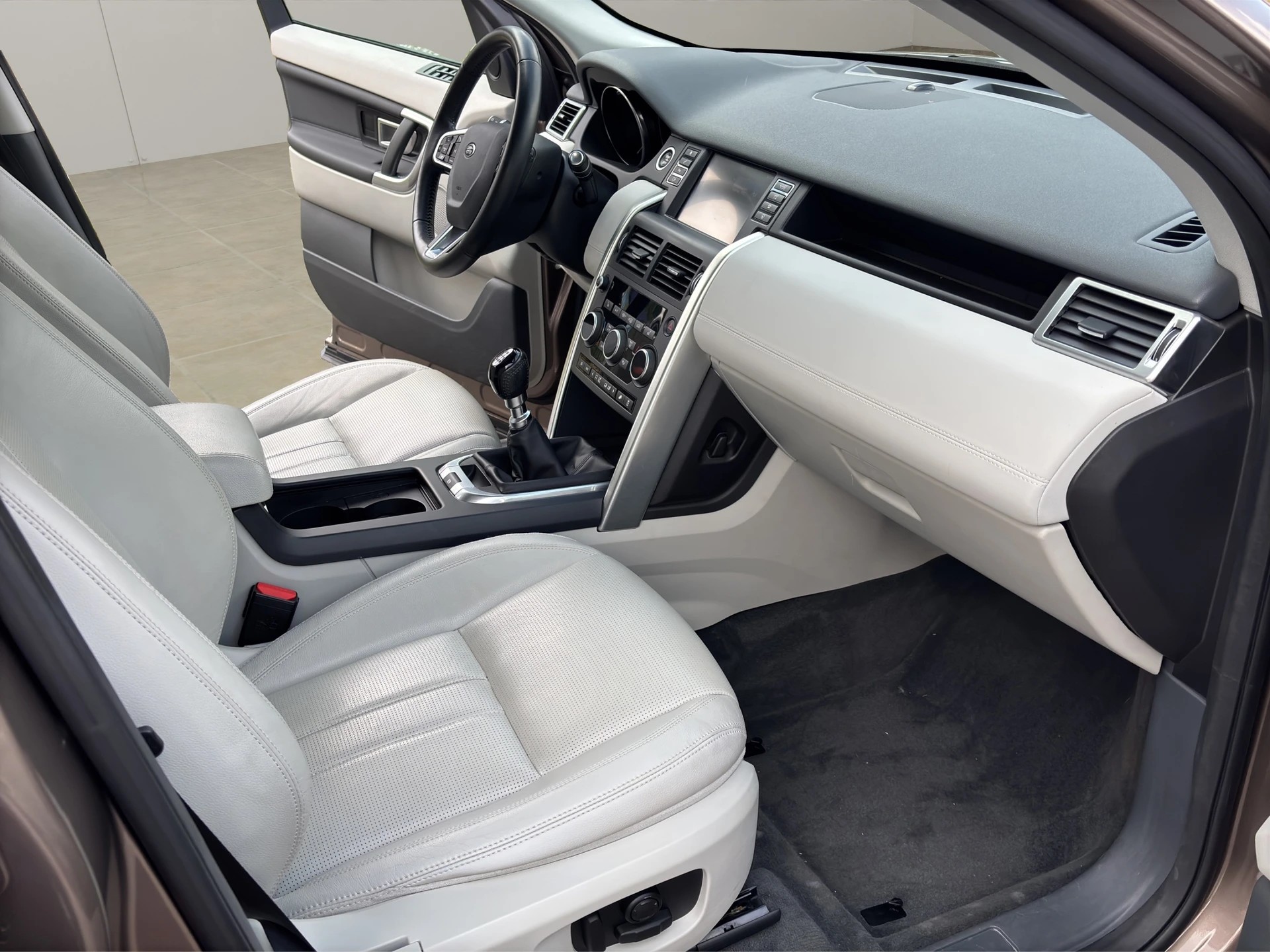 LAND ROVER Discovery Sport 2.0 TD4 HSE Luxury-image-21