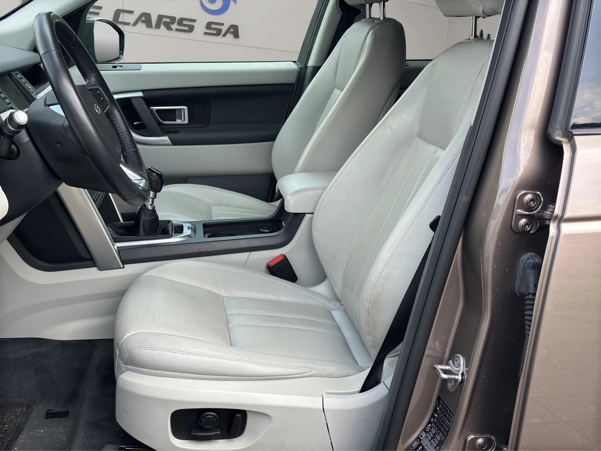 LAND ROVER Discovery Sport 2.0 TD4 HSE Luxury-image-20