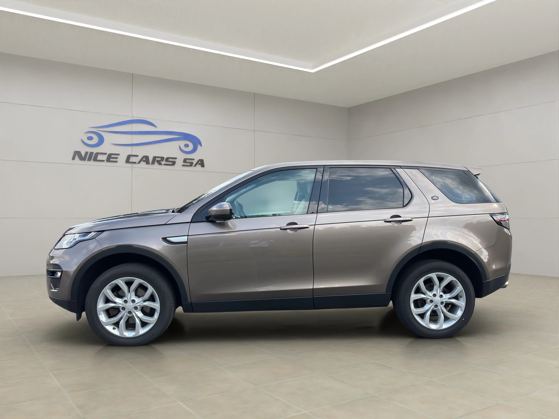 LAND ROVER Discovery Sport 2.0 TD4 HSE Luxury-image-10
