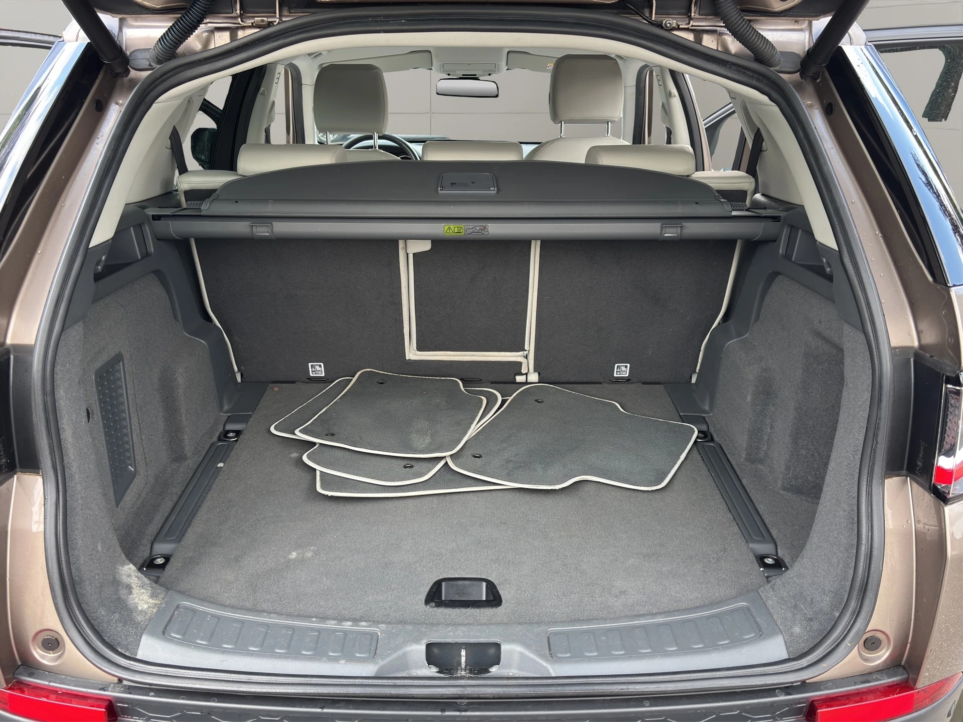 LAND ROVER Discovery Sport 2.0 TD4 HSE Luxury-image-30
